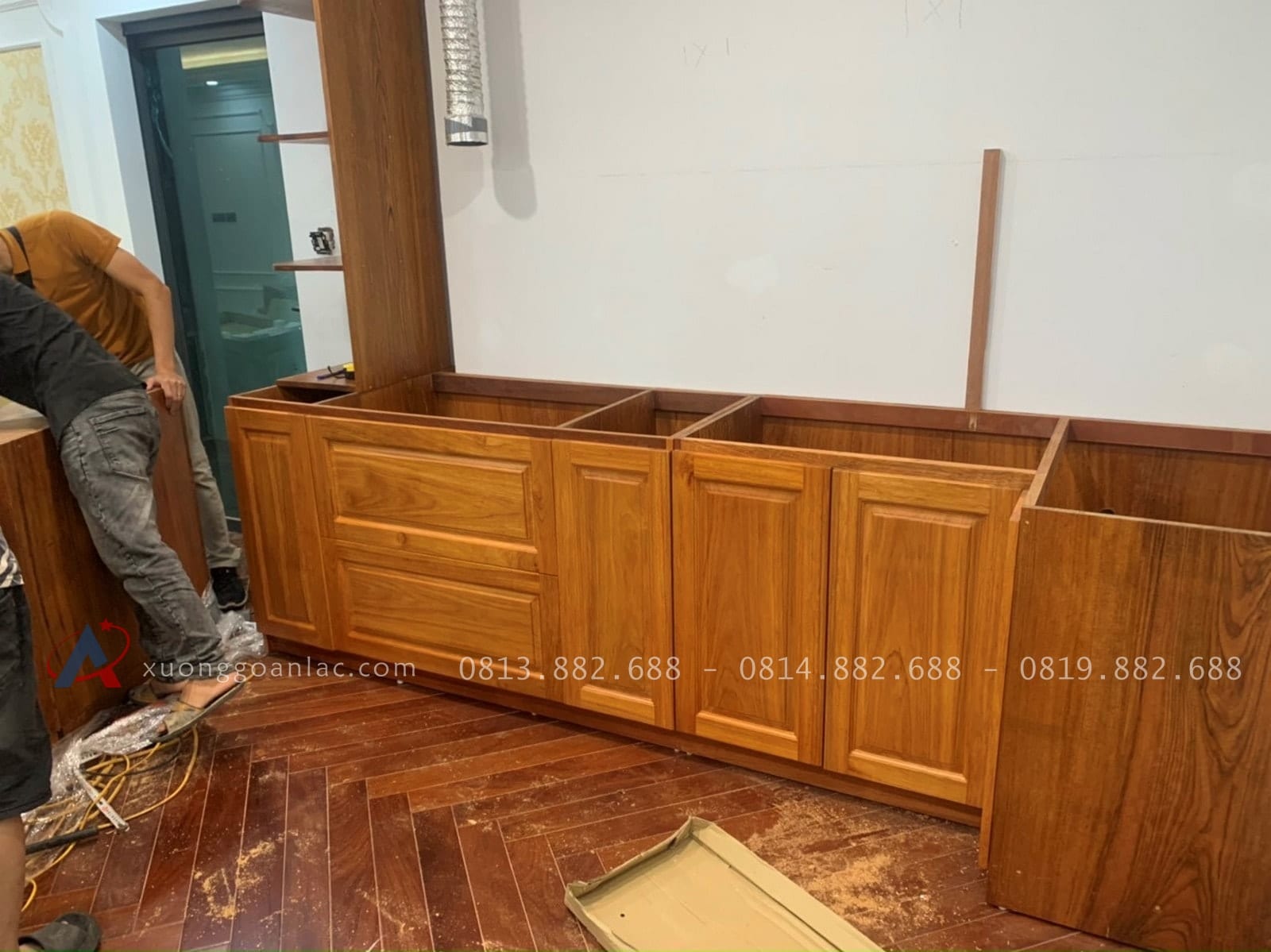 Bàn giao mẫu tủ bếp hiện đại gỗ gõ đỏ (Chị Chi, Phú Thọ) 16 mẫu tủ bếp hiện đại bề mặt trơn