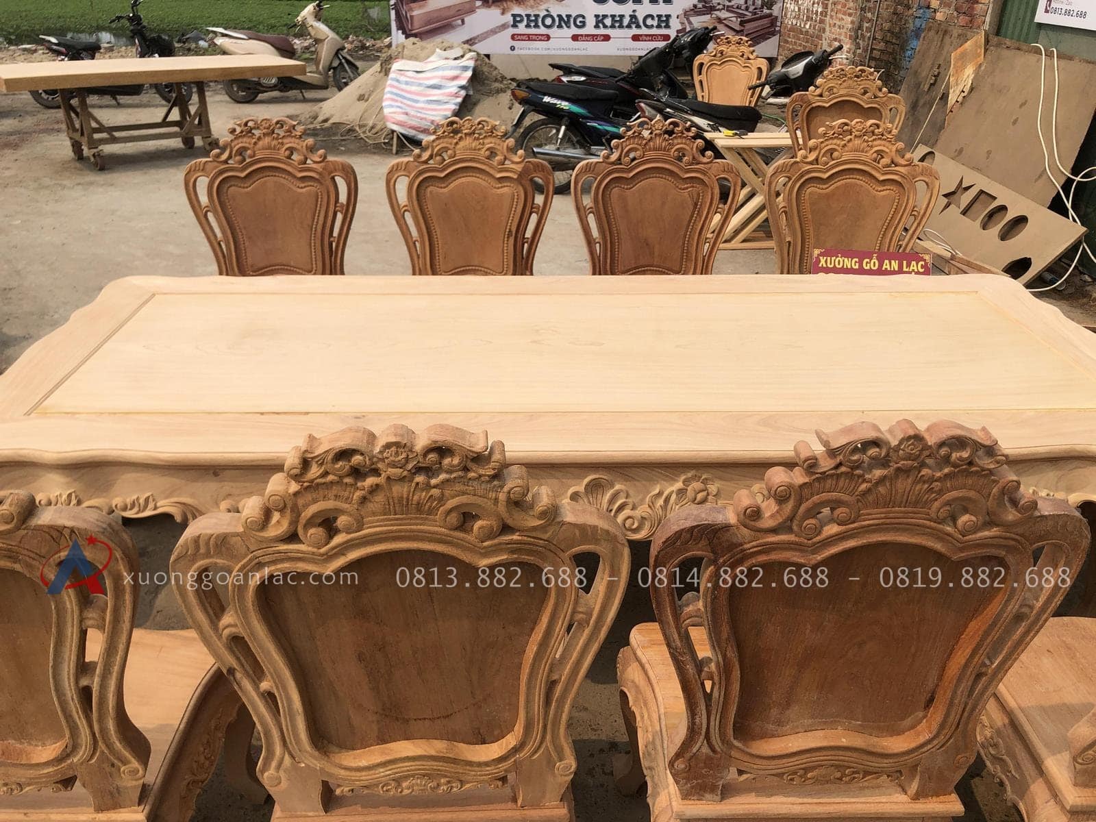 Mộc bàn ăn hoàng gia 10 ghế louis hoa lá tây không tay gỗ gõ đỏ (Anh Chính, Quảng Ninh) 27 mặt bàn gỗ gõ đỏ cao cấp