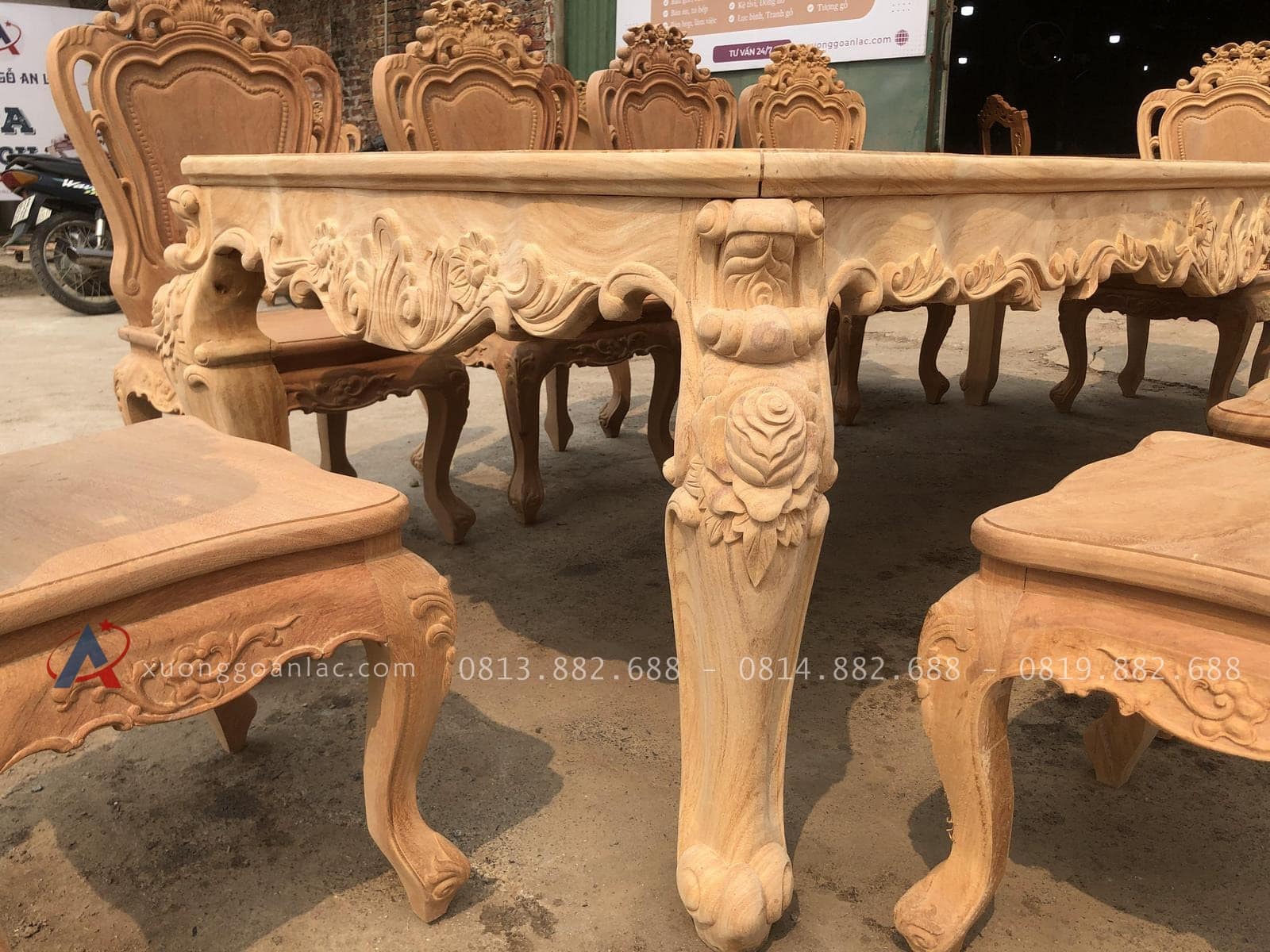 Mộc bàn ăn hoàng gia 10 ghế louis hoa lá tây không tay gỗ gõ đỏ (Anh Chính, Quảng Ninh) 29 chân bàn 14p gỗ gõ