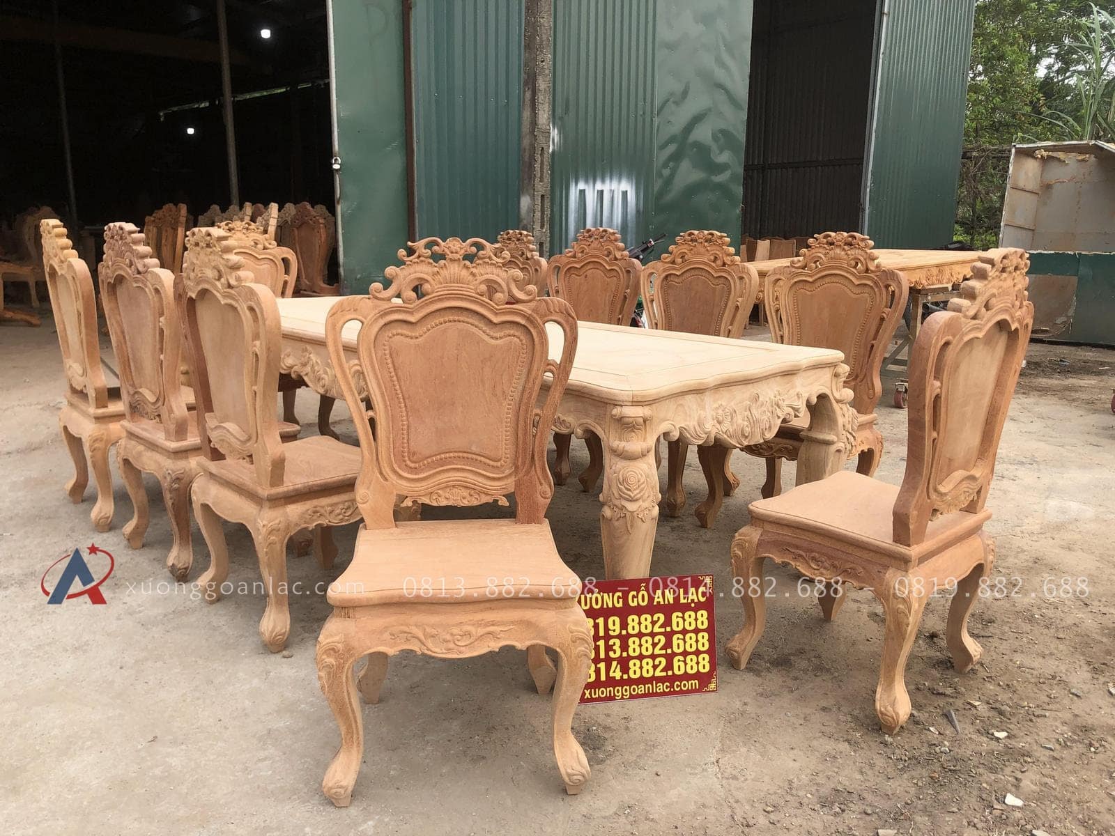Mộc bàn ăn hoàng gia 10 ghế louis hoa lá tây không tay gỗ gõ đỏ (Anh Chính, Quảng Ninh) 30 ghế louis hoàng gia hoa lá tây