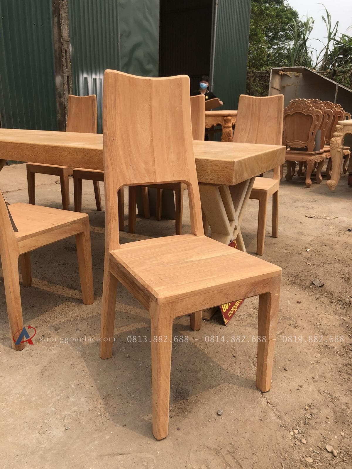 Bộ bàn ăn nguyên khối 8 ghế hiện đại gỗ gõ đỏ bản mộc (Anh Mạnh, Ninh Bình) 29 ghế ăn lưng cao chân liền