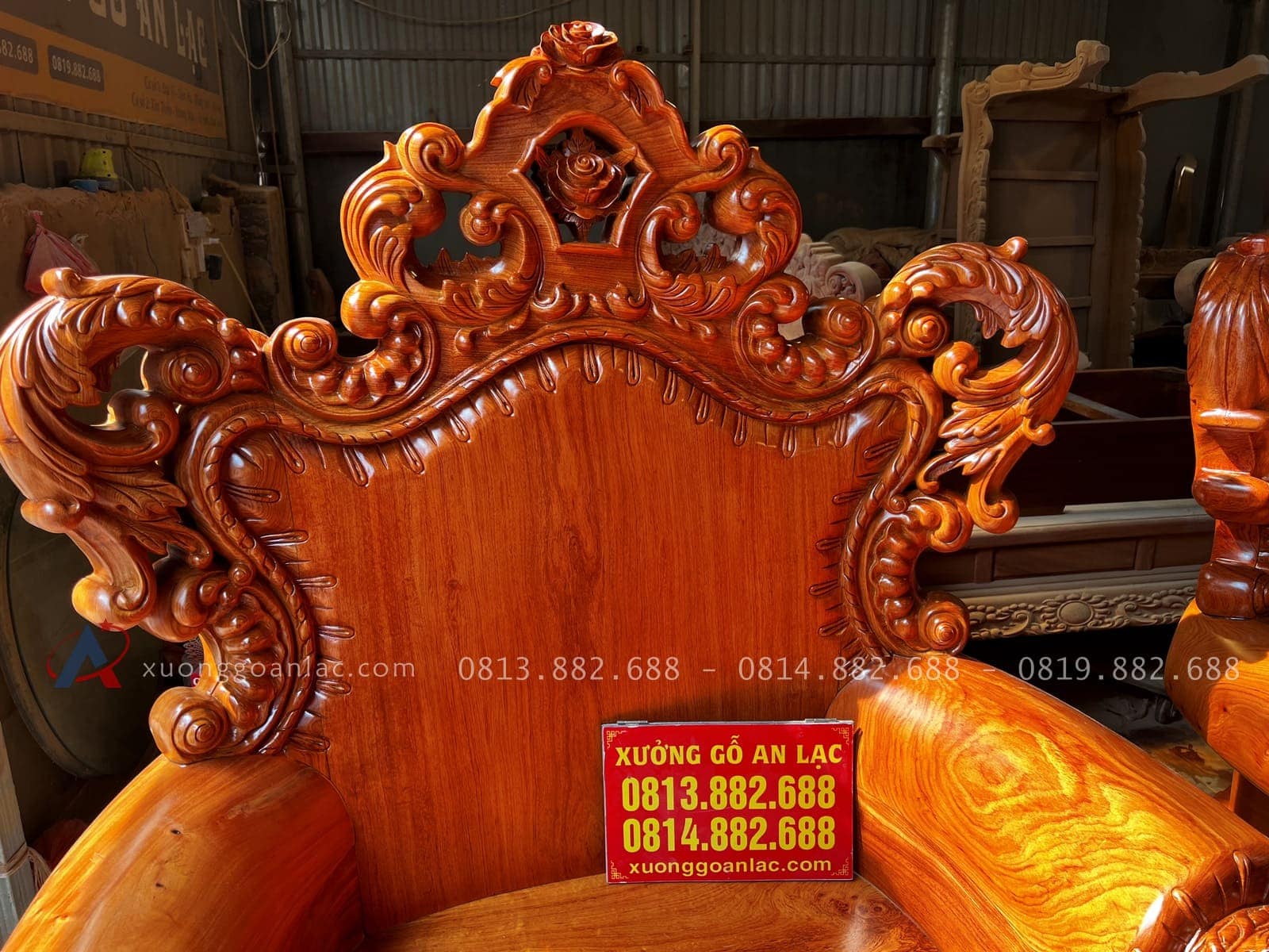 Mẫu bàn ghế hoàng gia nguyên khối 6 món gỗ Hương Đá 50 vách ghế để trơn bóng mịn nổi bật chương ghế đục lá tây