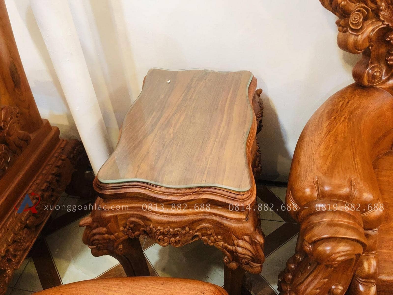 Siêu phẩm bàn ghế hoàng gia nguyên khối gỗ hương đá (Anh Phước, Bình Dương) 31 đôn kẹp gỗ hương đá