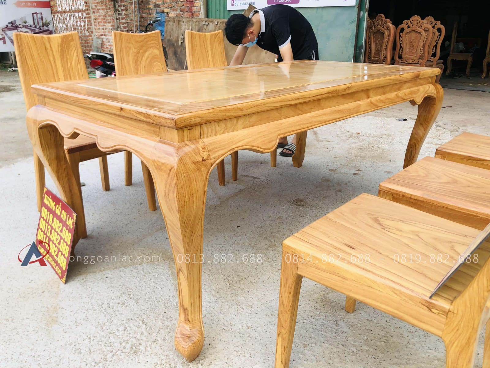 Bộ bàn ăn chữ nhật 6 ghế hiện đại gỗ gõ đỏ cao cấp (Anh Thịnh, Bắc Ninh) 32 chân bàn thiết kế cong cách điệu
