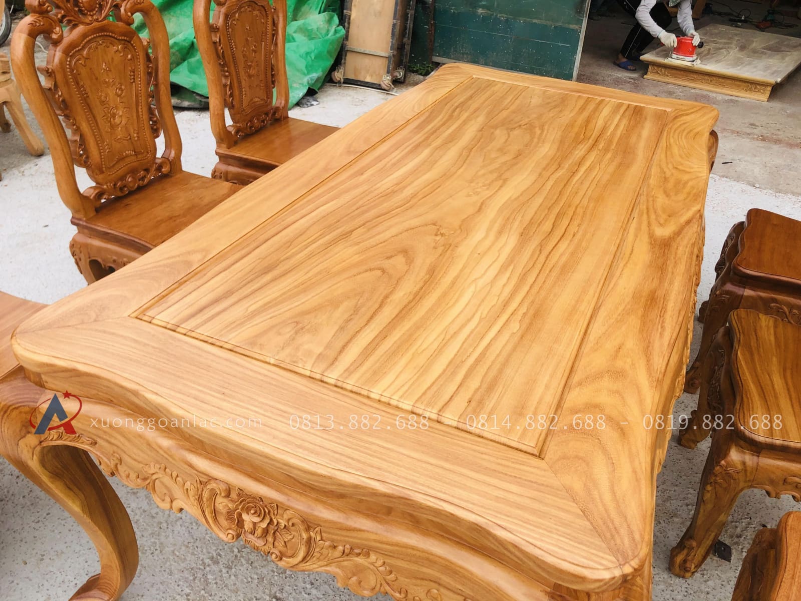Bộ bàn ghế ăn hoàng gia 6 ghế hồng hạt gỗ gõ đỏ (Chú Lân, Cao Bằng) 21 bàn trà khung tranh mặt ván liền siêu vân