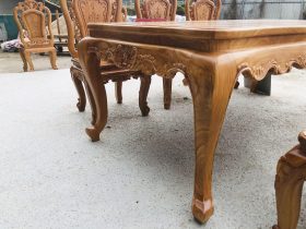 Bộ bàn ghế ăn hoàng gia 6 ghế hồng hạt gỗ gõ đỏ (Chú Lân, Cao Bằng) 14 hệ chân cong cách điệu