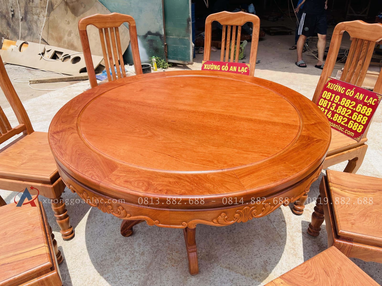Bộ bàn ăn tròn kết hợp 8 ghế chữ lan gỗ hương đá (Anh Thành, Long Biên - Hà Nội) 22 thiết kế bàn ăn khung ván tròn