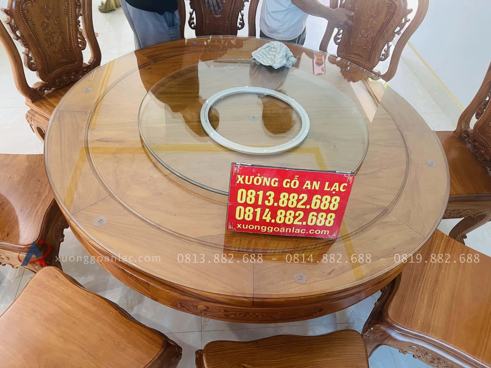 Bàn giao bộ bàn ăn tròn xoay 8 ghế hồng hạt gỗ gõ đỏ ( Anh Cần chị Hoa - Việt Trì, Phú Thọ) 14 bàn ăn tròn mâm xoay tiện dụng