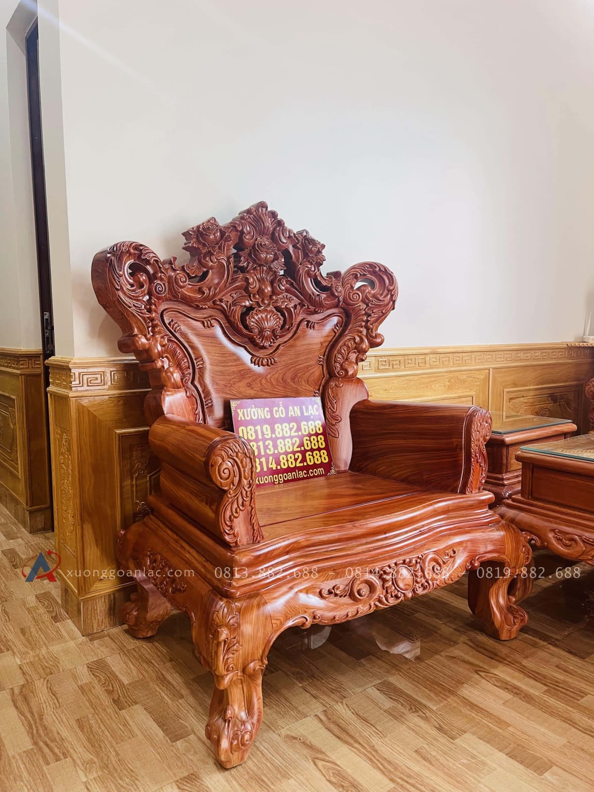 Bàn giao bộ bàn ghế hoàng gia 6 món chân 14 và kệ tivi gỗ hương đá (Anh Đoàn chị Vân - Hải Dương) 42 ghế đơn louis hoàng gia đục hoa lá tây