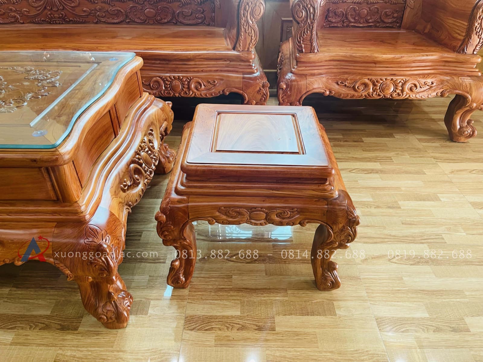 Bàn giao bộ bàn ghế hoàng gia 6 món chân 14 và kệ tivi gỗ hương đá (Anh Đoàn chị Vân - Hải Dương) 44 đôn ngồi louis hoàng gia gỗ hương đá