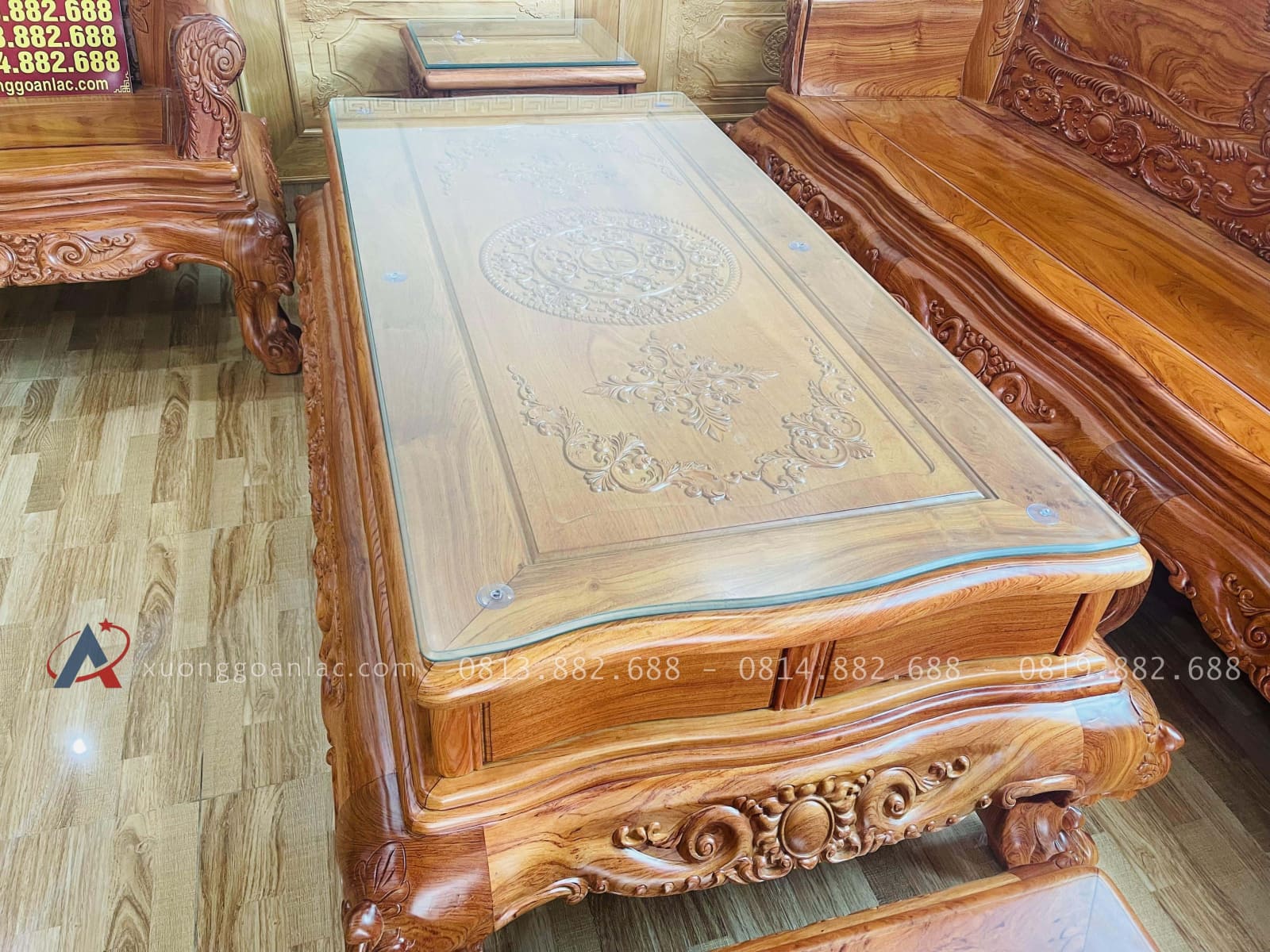Bàn giao bộ bàn ghế hoàng gia 6 món chân 14 và kệ tivi gỗ hương đá (Anh Đoàn chị Vân - Hải Dương) 36 mẫu bàn trà hoàng gia đục hoa lá tây