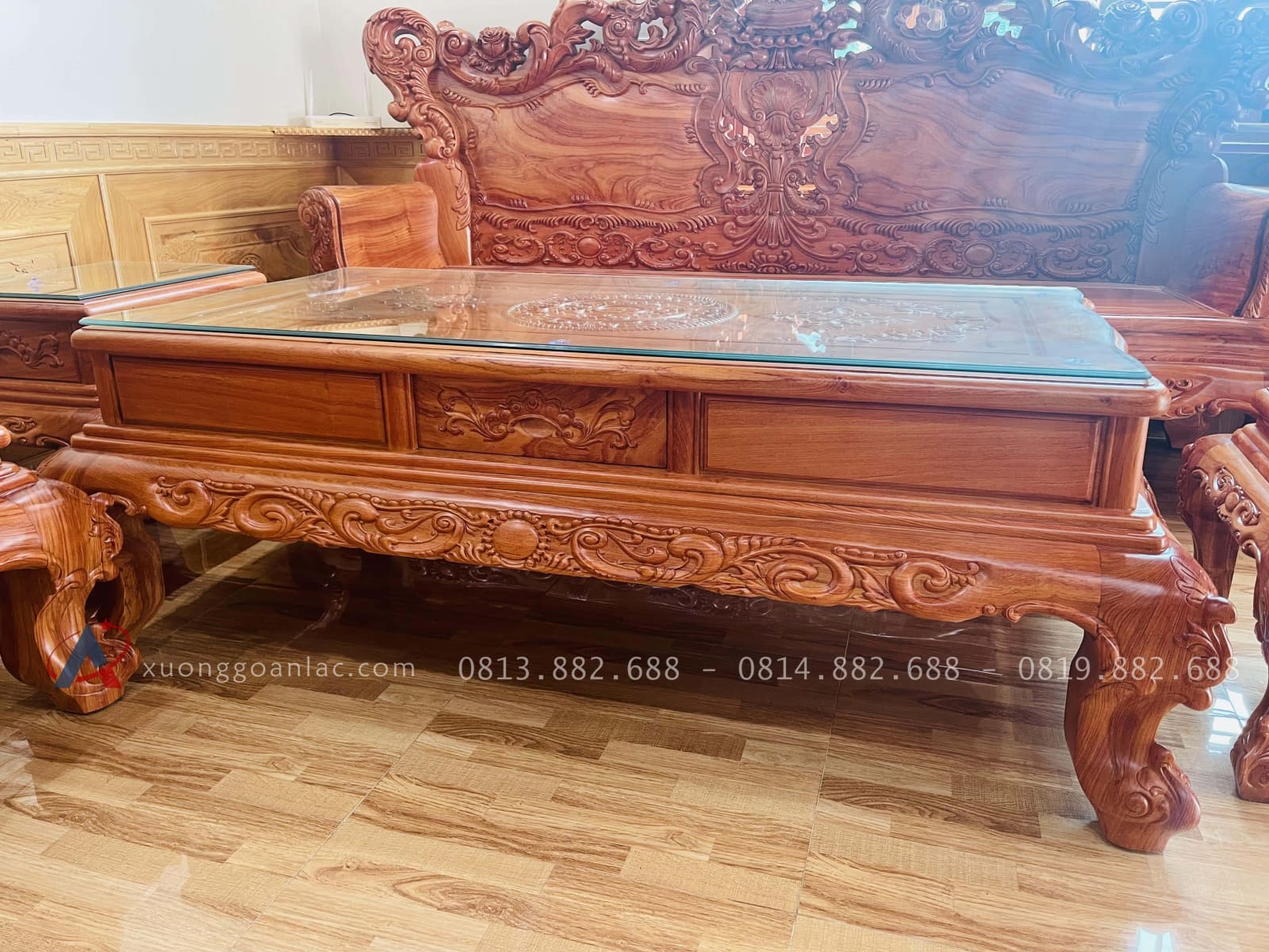 Bàn giao bộ bàn ghế hoàng gia 6 món chân 14 và kệ tivi gỗ hương đá (Anh Đoàn chị Vân - Hải Dương) 37 hệ chân yếm đục lá tây nổi bật
