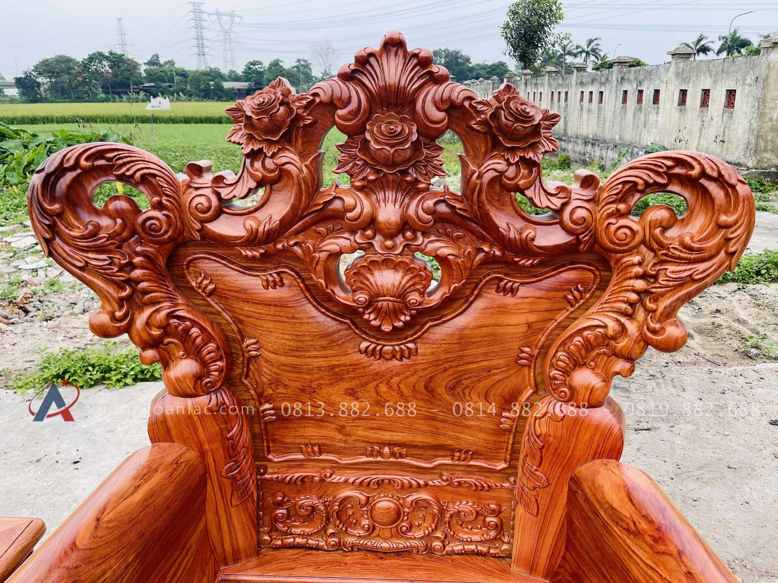 Combo bàn ghế hoàng gia 6 món và kệ tivi gỗ hương đá (Anh Kiên, Vũng Tàu) 41 chương ghế đơn đục hoa lá tây