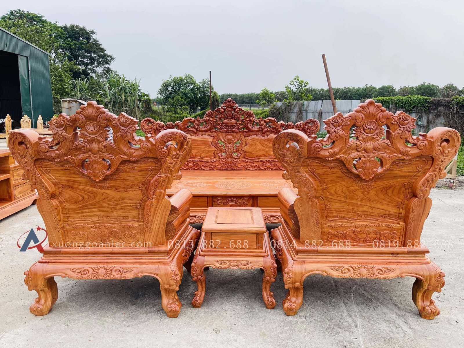 Combo bàn ghế hoàng gia 6 món và kệ tivi gỗ hương đá (Anh Kiên, Vũng Tàu) 42 bàn ghế cao cấp đục 2 mặt