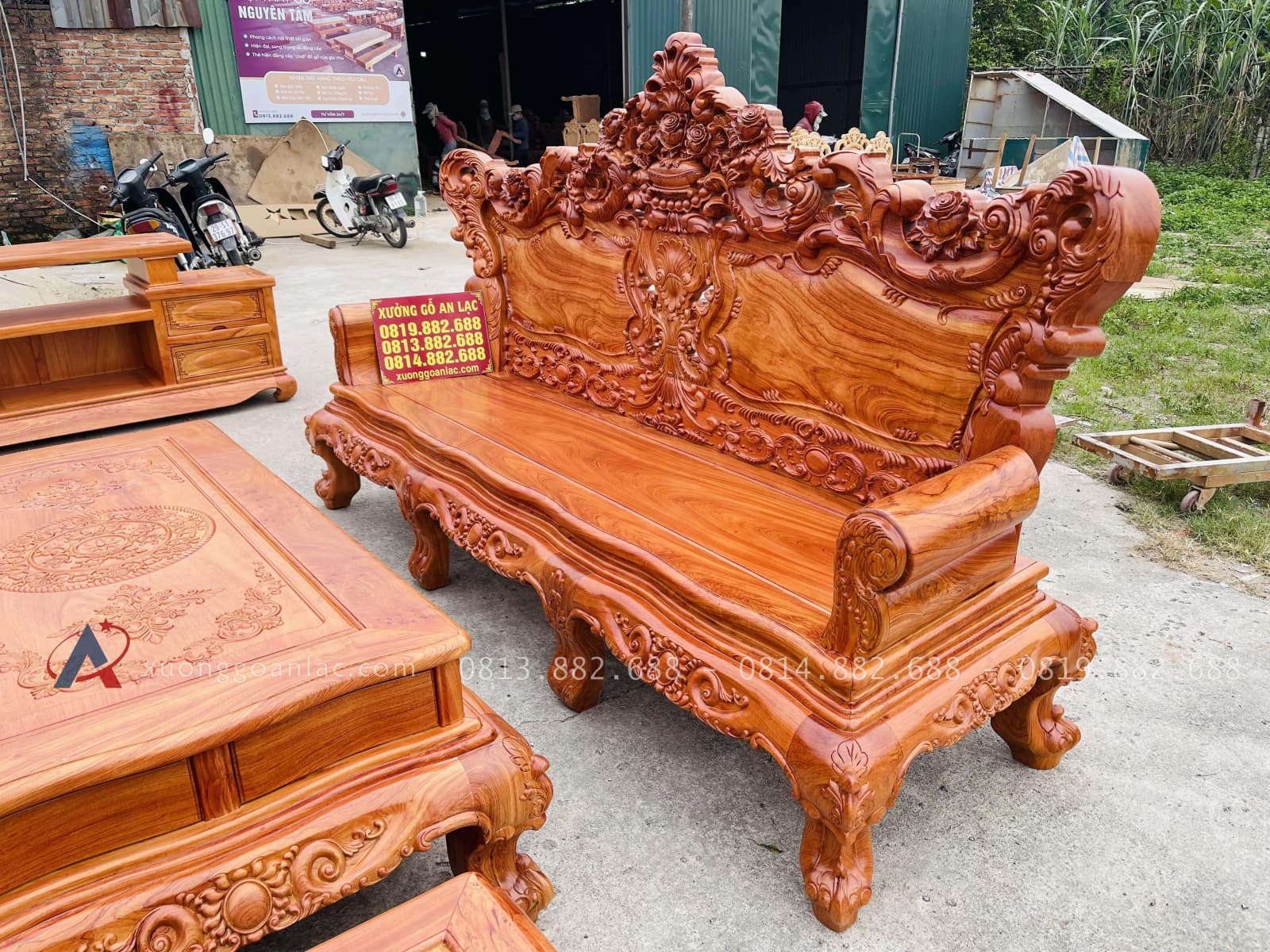 Combo bàn ghế hoàng gia 6 món và kệ tivi gỗ hương đá (Anh Kiên, Vũng Tàu) 33 Đoản dài louis hoàng gia