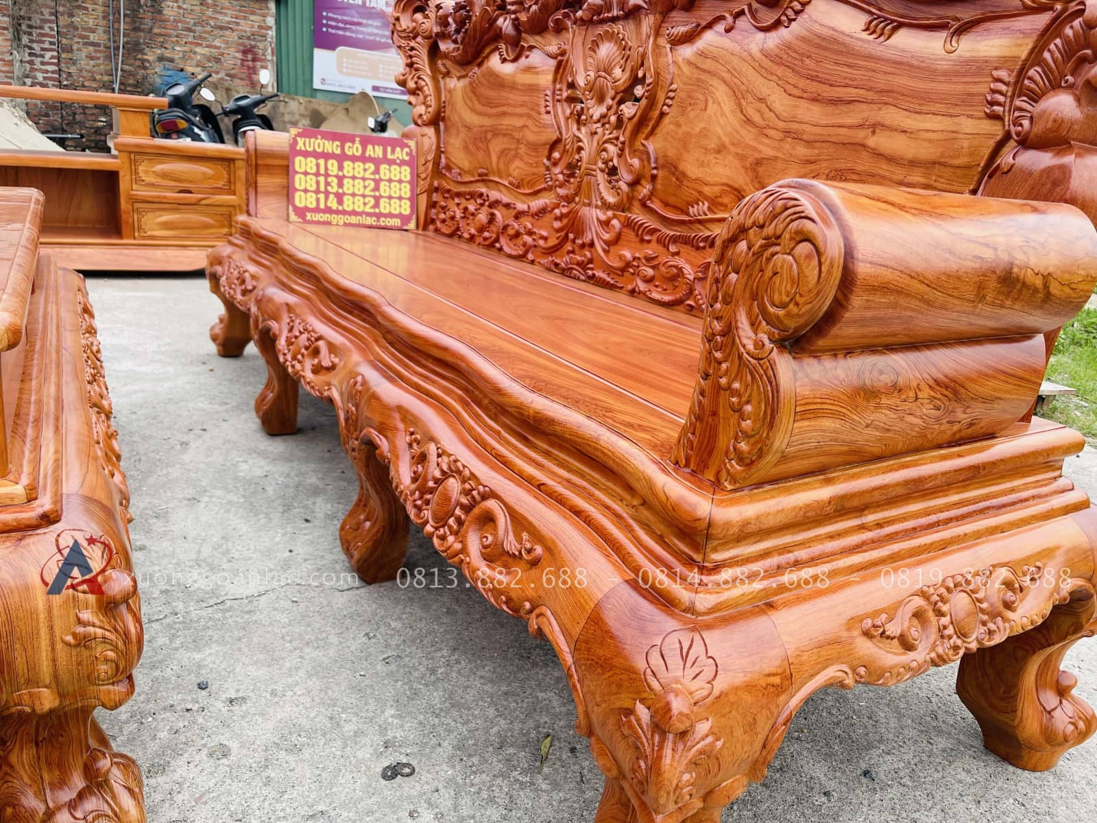 Combo bàn ghế hoàng gia 6 món và kệ tivi gỗ hương đá (Anh Kiên, Vũng Tàu) 38 thiết kế tay đoản cuộn xoáy độc đáo