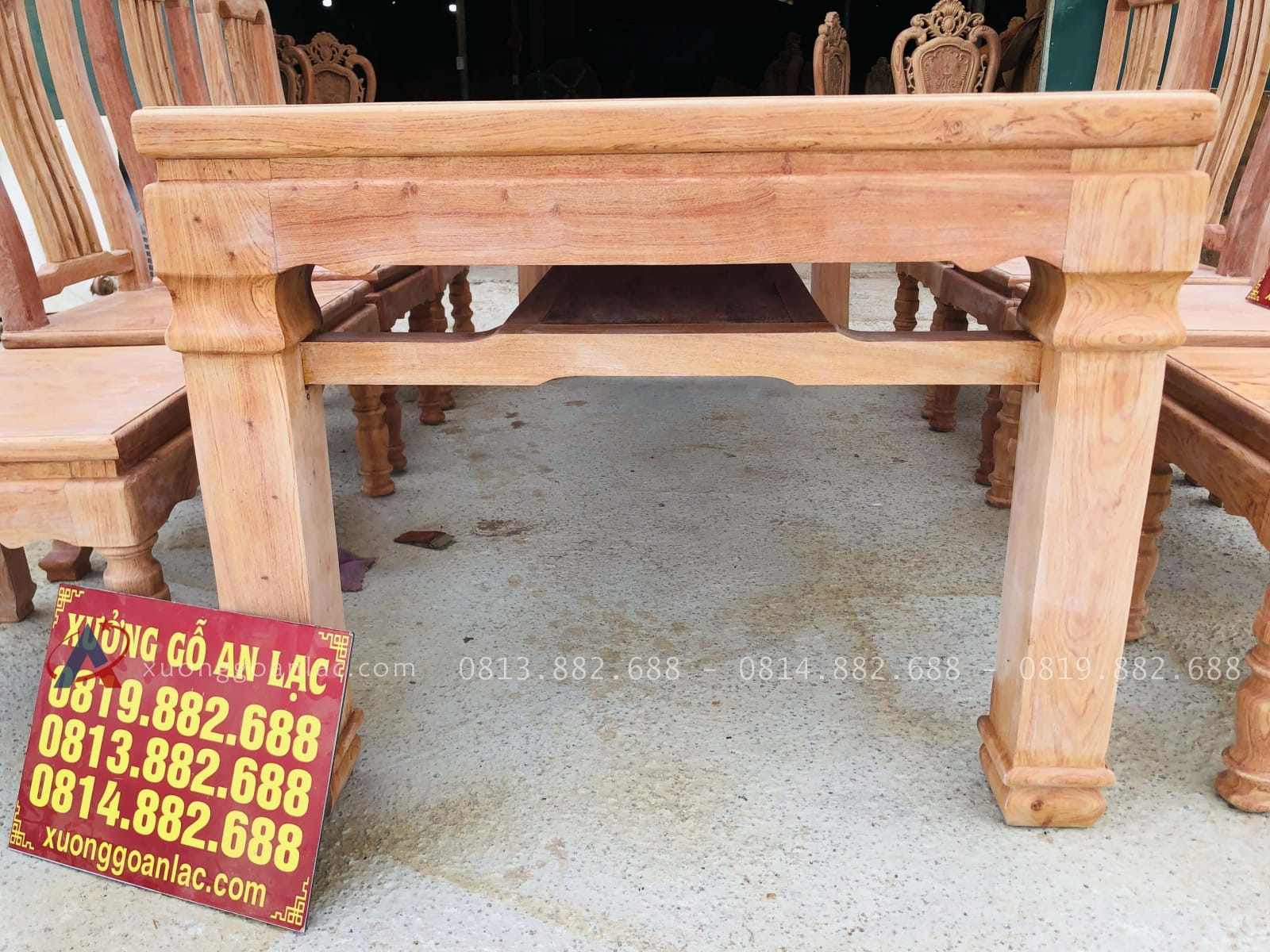 Bộ bàn ăn chữ nhật 8 ghế hiện đại gỗ hương đá (Chị Khuê, Bắc Ninh) 35 yếm bàn ăn để trơn