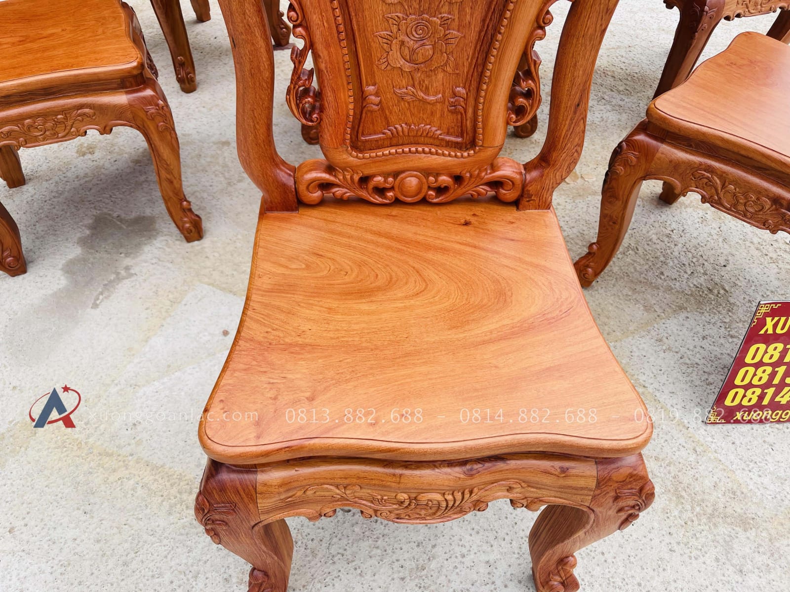 Bộ bàn ăn tròn 6 ghế hồng hạt gỗ hương đá cao cấp (Anh Thắng, Phú Thọ) 30 mặt ngồi ván tràn soi viền