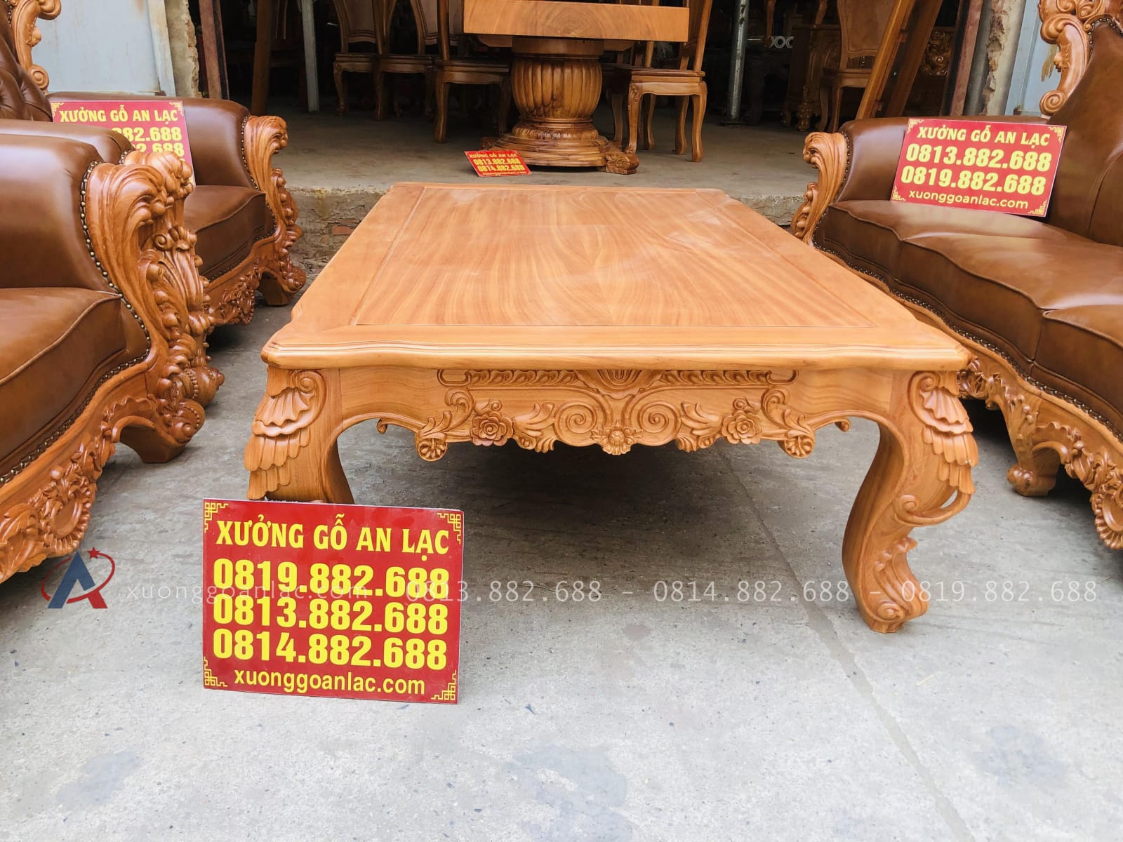Mẫu bàn ghế louis hoàng gia bọc đệm 6 món gỗ gõ đỏ (Chị Thu, Ninh Bình) 25 Hệ chân và yếm bàn đục họa tiết