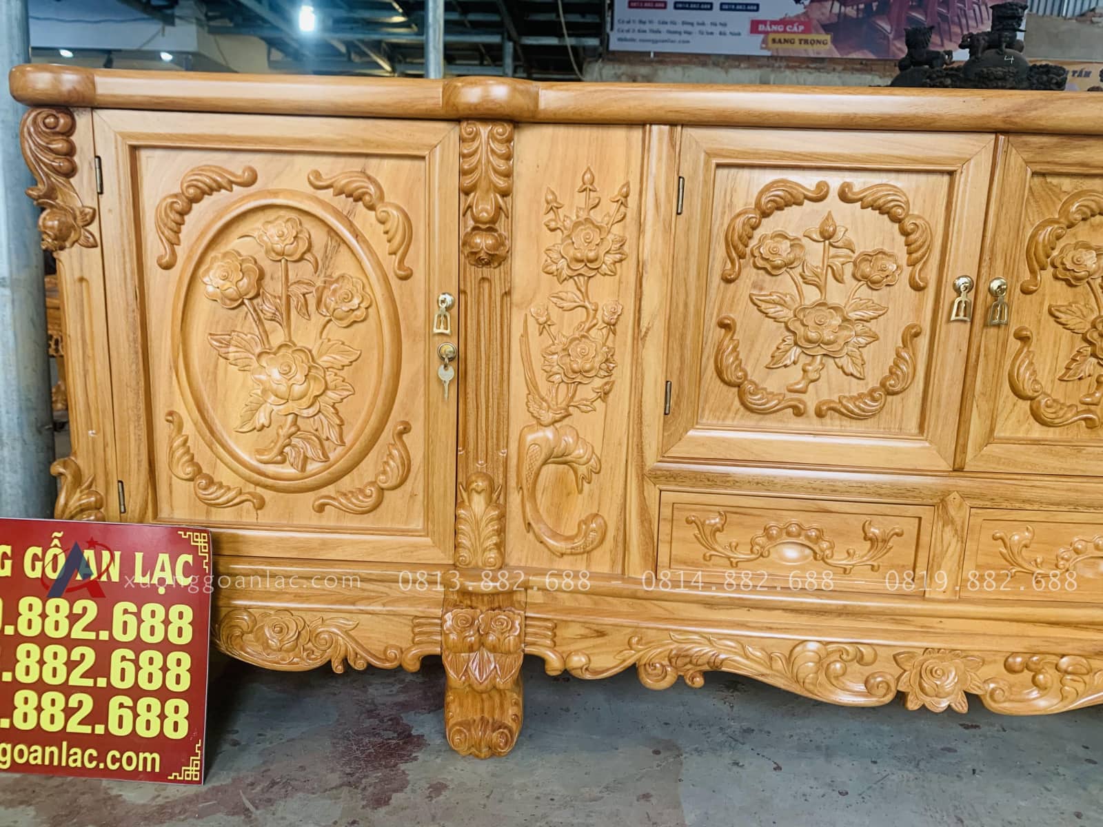 Mẫu kệ tivi hoa hồng gỗ gõ đỏ (Anh Chiến, Hà Nam) 19 thân kệ thiết kế tủ cánh đục hoa hồng