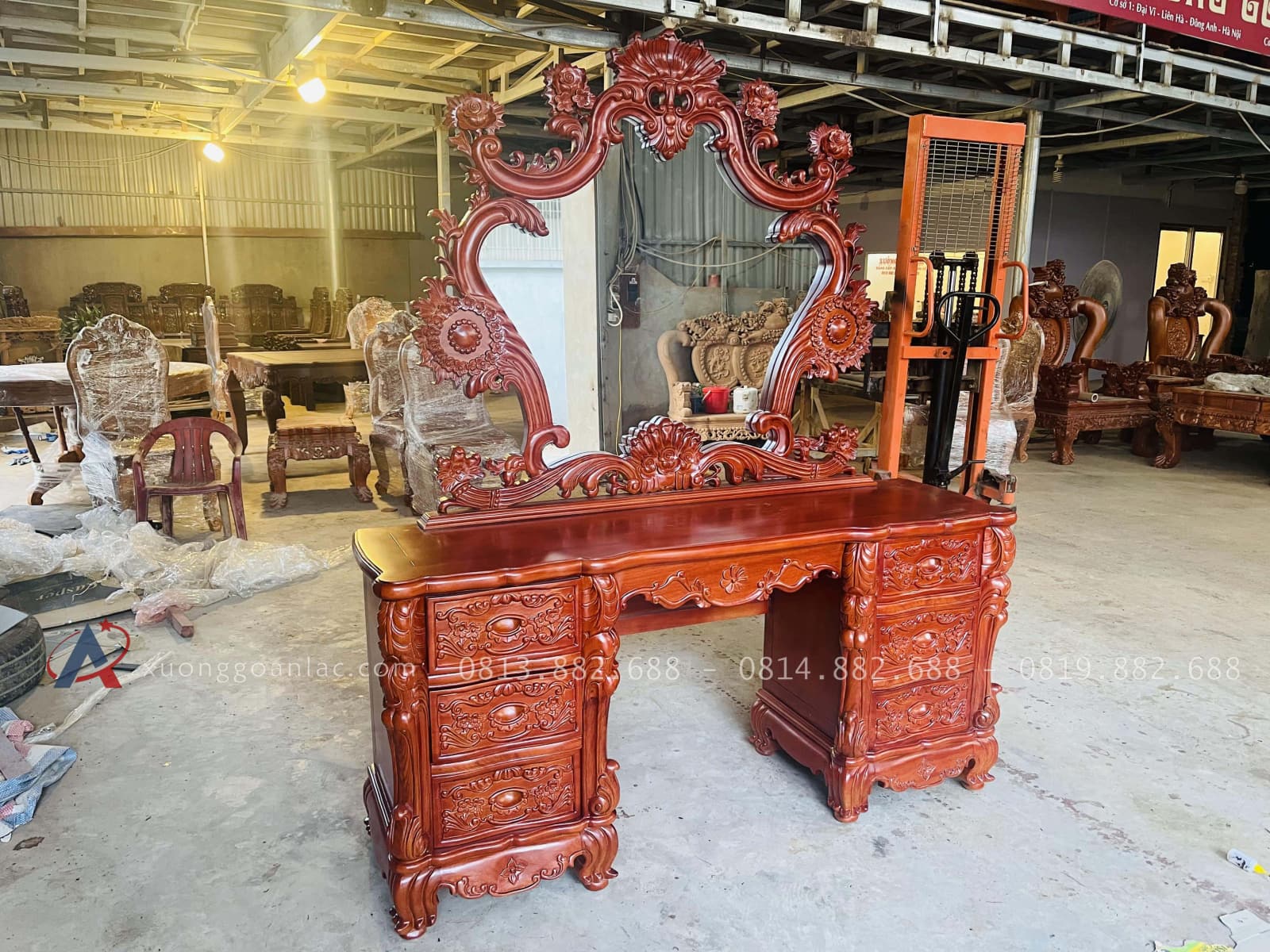 Siêu phẩm bàn phấn hoàng gia (Chị Giang, Hà Nội) 21 mẫu bàn trang điểm gỗ gõ đỏ