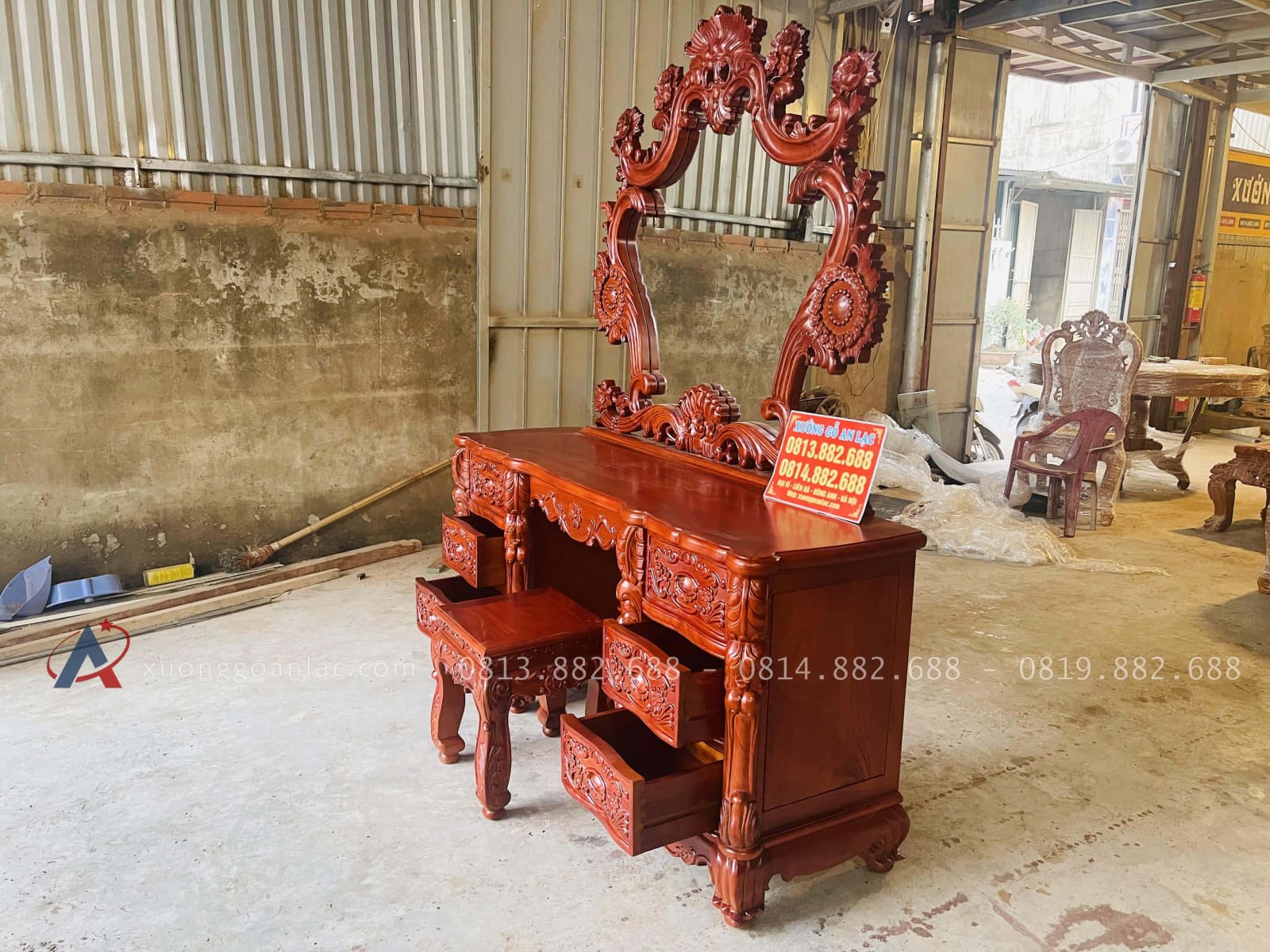 Siêu phẩm bàn phấn hoàng gia (Chị Giang, Hà Nội) 23 mẫu bàn phấn nhiều ngăn kéo