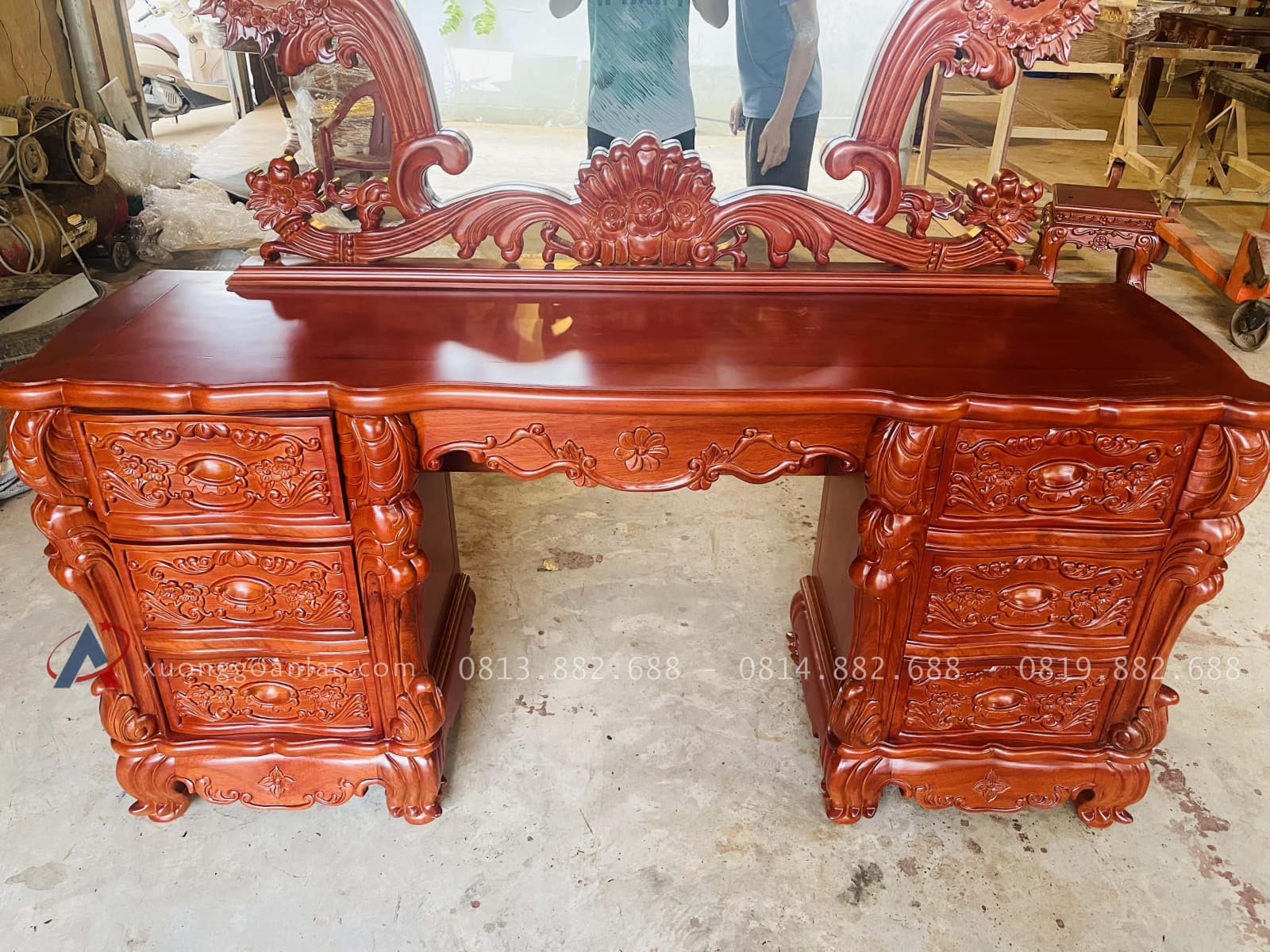 Siêu phẩm bàn phấn hoàng gia (Chị Giang, Hà Nội) 26 yếm bàn đục hoa lá tây