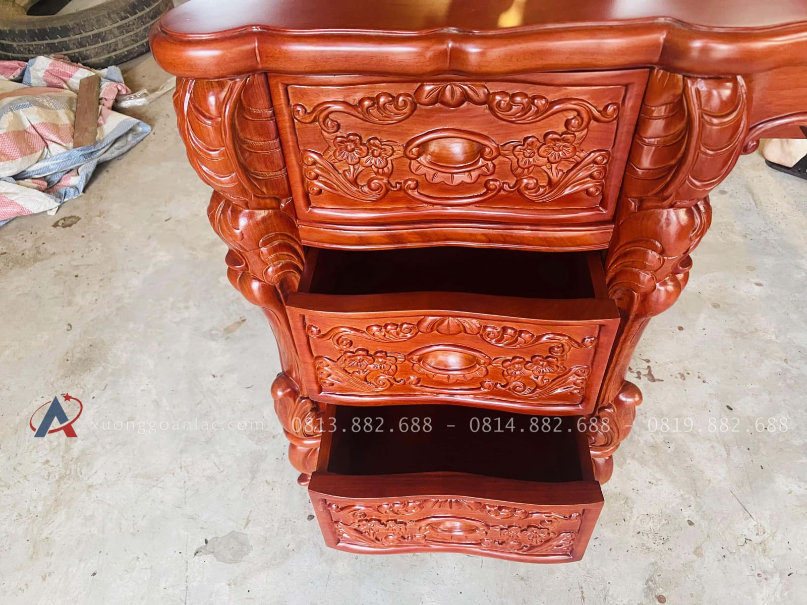 Siêu phẩm bàn phấn hoàng gia (Chị Giang, Hà Nội) 27 mỗi bên thân tủ thiết kế 3 ngăn kéo để đồ
