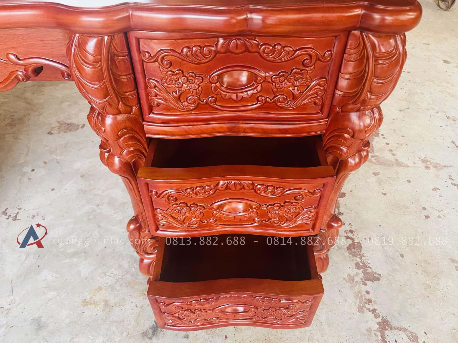 Siêu phẩm bàn phấn hoàng gia (Chị Giang, Hà Nội) 28 mặt ngăn kéo đục lá tây