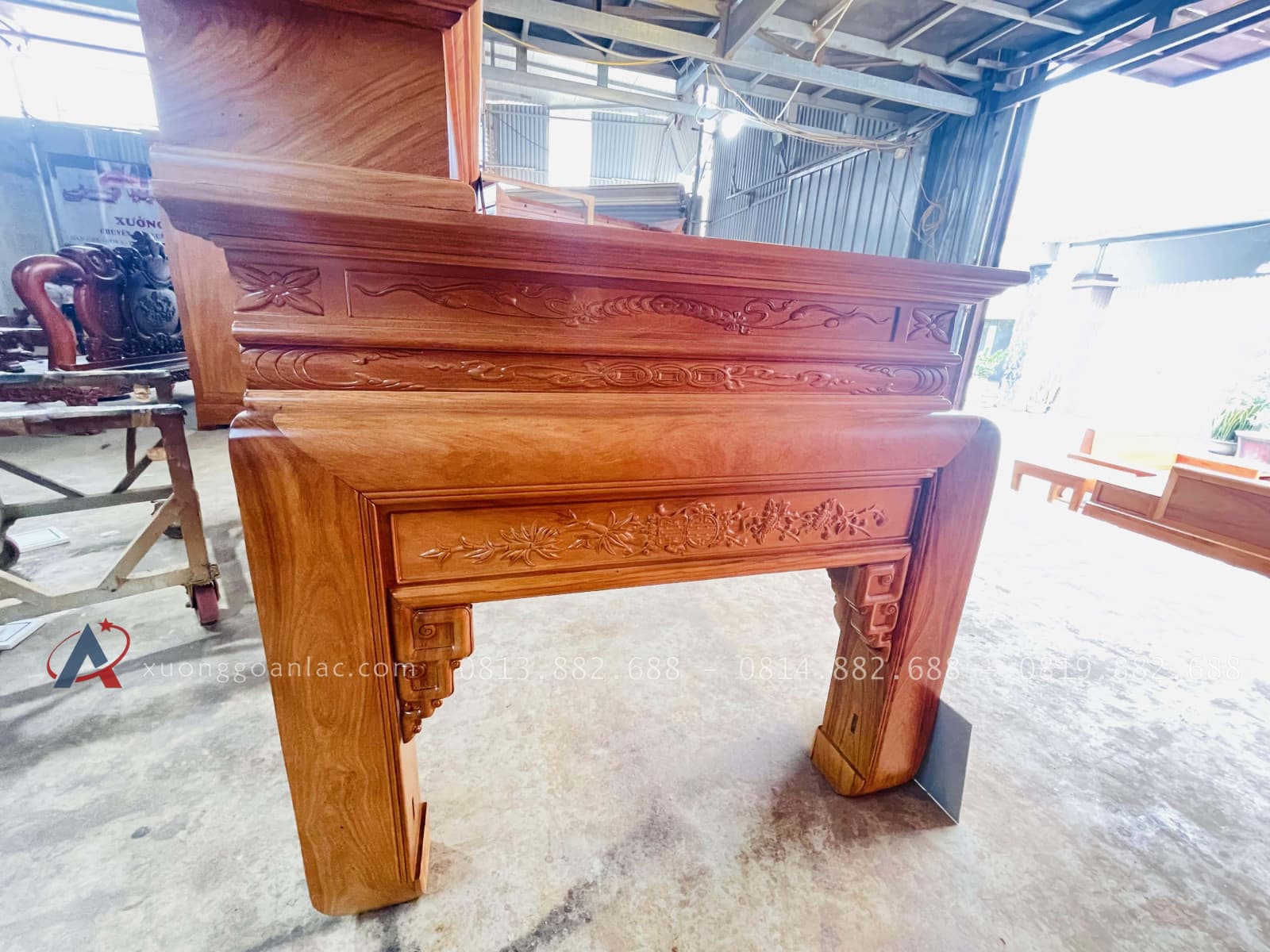 Mẫu án gian thờ nhị cấp Dơi Ngũ Phúc 2m17 gỗ gõ đỏ chân 12 (Chú Kỳ, Hòa Bình) 28 hồi án gian cũng được trang trí họa tiết bắt mắt