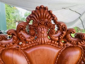 Bộ bàn ghế hoàng gia nguyên khối 6 món gỗ hương đá siêu vip (Anh Đông - Sóc Sơn ) 34 đỉnh chương đục hoa hồng lá tây