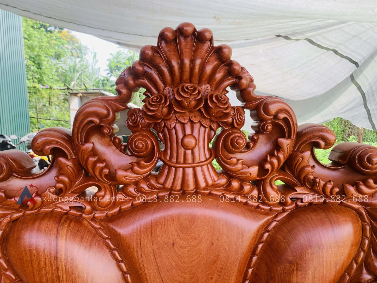 Bộ bàn ghế hoàng gia nguyên khối 6 món gỗ hương đá siêu vip (Anh Đông - Sóc Sơn ) 57 đỉnh chương đục hoa hồng lá tây