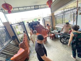 Bộ bàn ghế hoàng gia nguyên khối 6 món gỗ hương đá siêu vip (Anh Đông - Sóc Sơn ) 42 quá trình vận chuyển bàn ghế