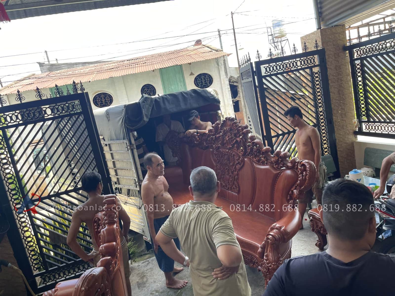 Bộ bàn ghế hoàng gia nguyên khối 6 món gỗ hương đá siêu vip (Anh Đông - Sóc Sơn ) 66 bộ bàn ghế hoàng gia nguyên khối