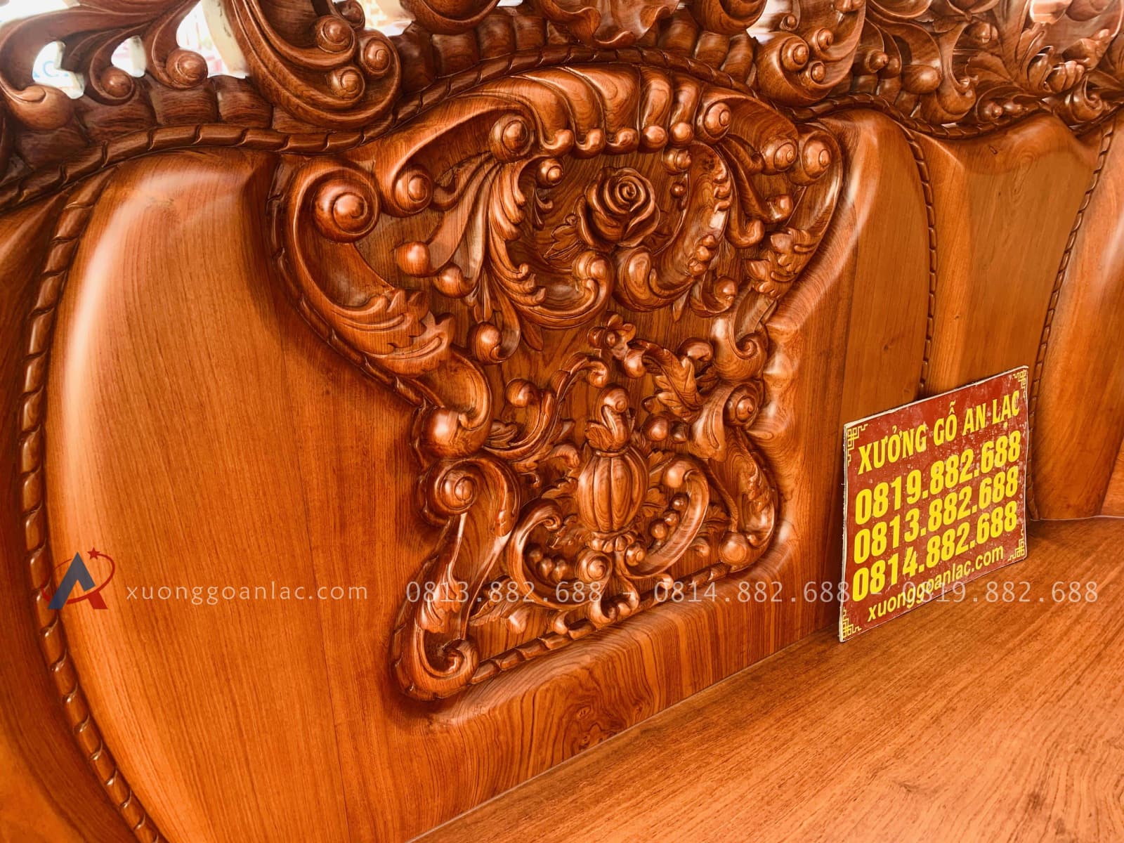 Bộ bàn ghế hoàng gia nguyên khối 6 món gỗ hương đá siêu vip (Anh Đông - Sóc Sơn ) 52 Cận cảnh trung tâm vách ghế