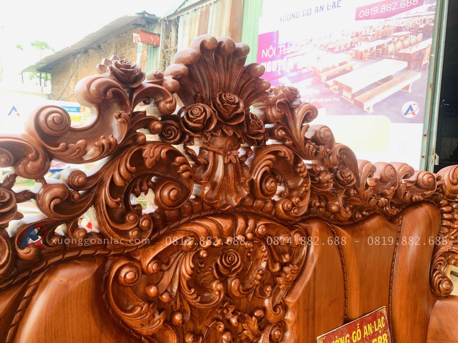 Bộ bàn ghế hoàng gia nguyên khối 6 món gỗ hương đá siêu vip (Anh Đông - Sóc Sơn ) 53 chương ghế đục hoa hồng lá tây