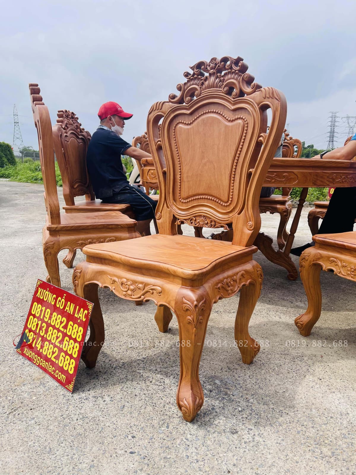Bộ bàn ăn tròn 8 ghế louis gỗ gõ đỏ hàng vip (Chú Tuệ, Cao Bằng) 29 ghế hoàng gia không tay