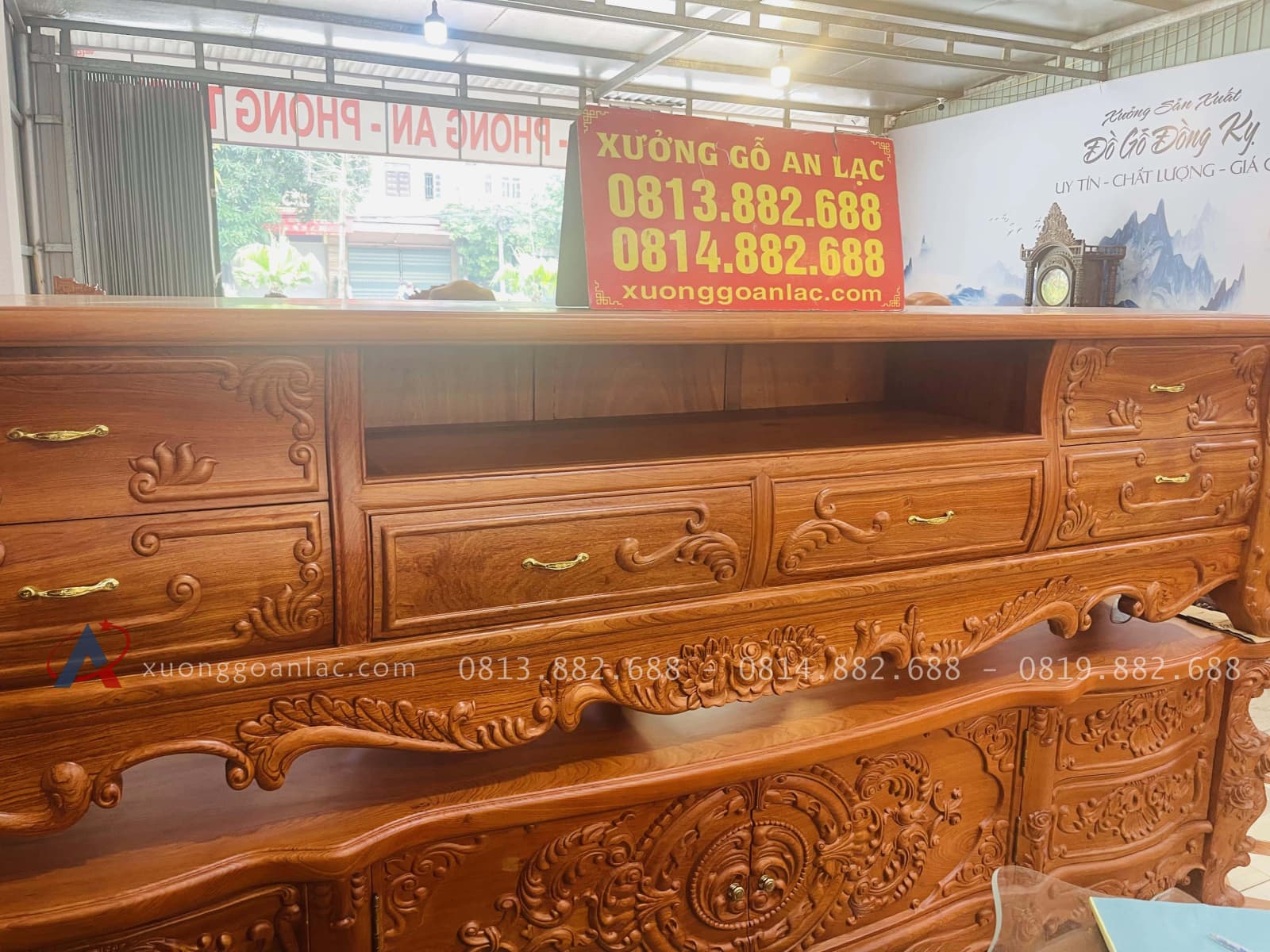 Kệ tivi hoàng gia phẳng 6 ngăn kéo gỗ hương đá cao cấp (Chú Bình, Nghệ An) 19 mẫu kệ tivi louis hoàng gia tân cổ điển