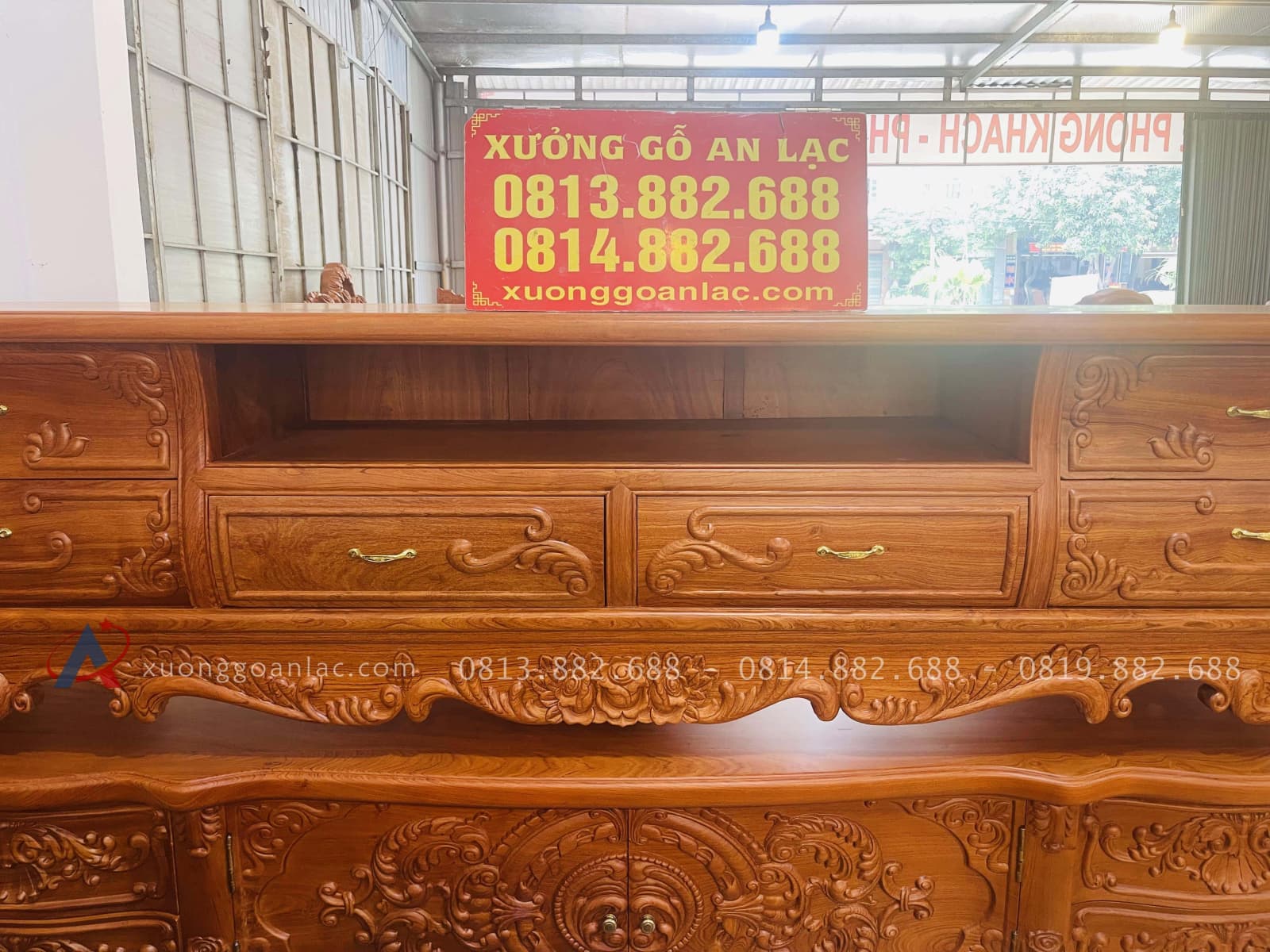 Kệ tivi hoàng gia phẳng 6 ngăn kéo gỗ hương đá cao cấp (Chú Bình, Nghệ An) 21 kệ tivi 6 ngăn kéo