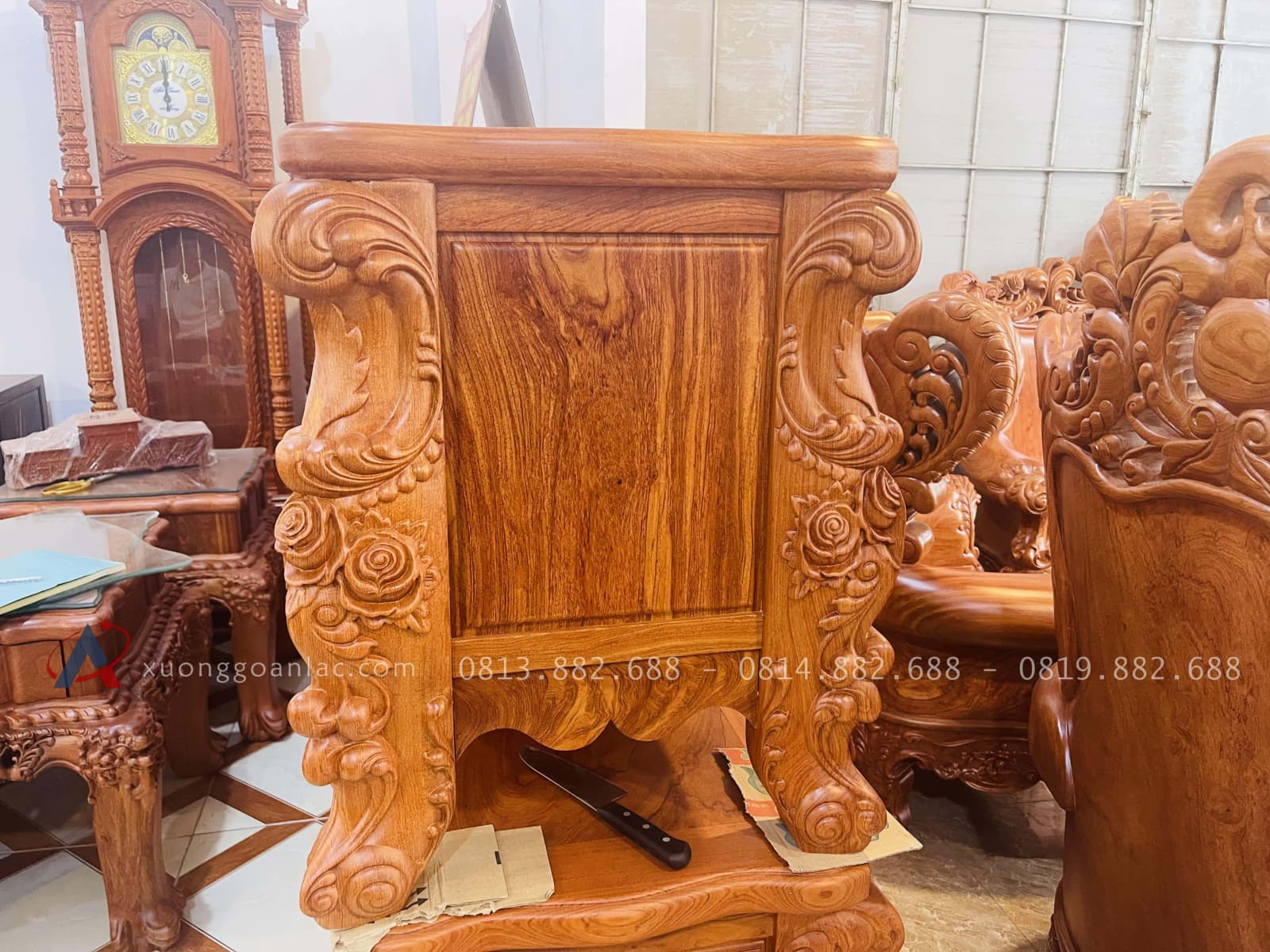 Kệ tivi hoàng gia phẳng 6 ngăn kéo gỗ hương đá cao cấp (Chú Bình, Nghệ An) 25 hồi kệ tivi ván liền siêu vân