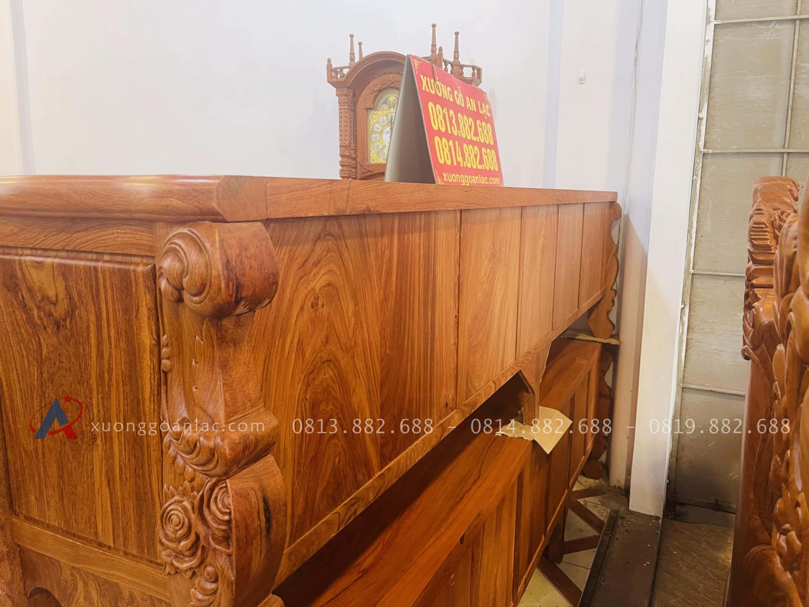 Kệ tivi hoàng gia phẳng 6 ngăn kéo gỗ hương đá cao cấp (Chú Bình, Nghệ An) 26 hậu tủ cùng chất liệu gỗ hương cao cấp