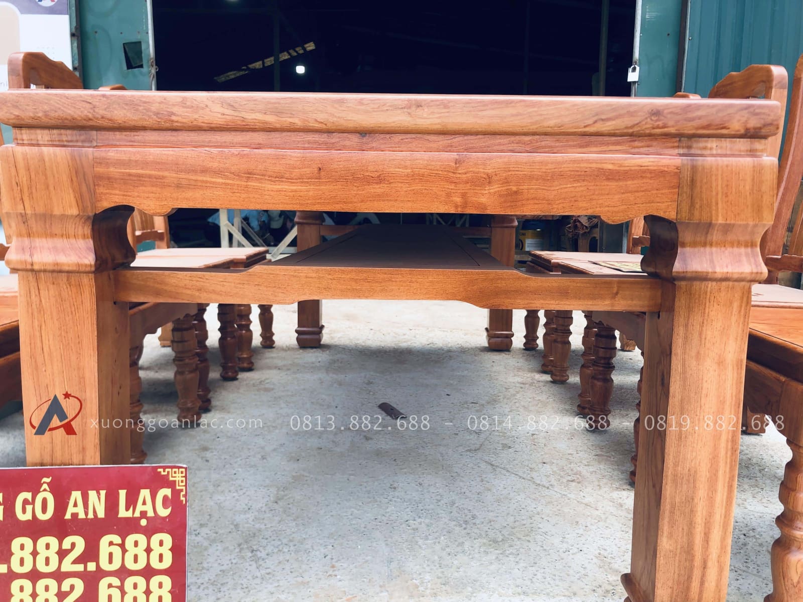 Bộ bàn ăn chữ nhật 8 ghế chữ lan gỗ hương đá (Anh Tùng Anh, Thái Nguyên) 27 bàn ăn có thiết kế tầng để đồ phía dưới