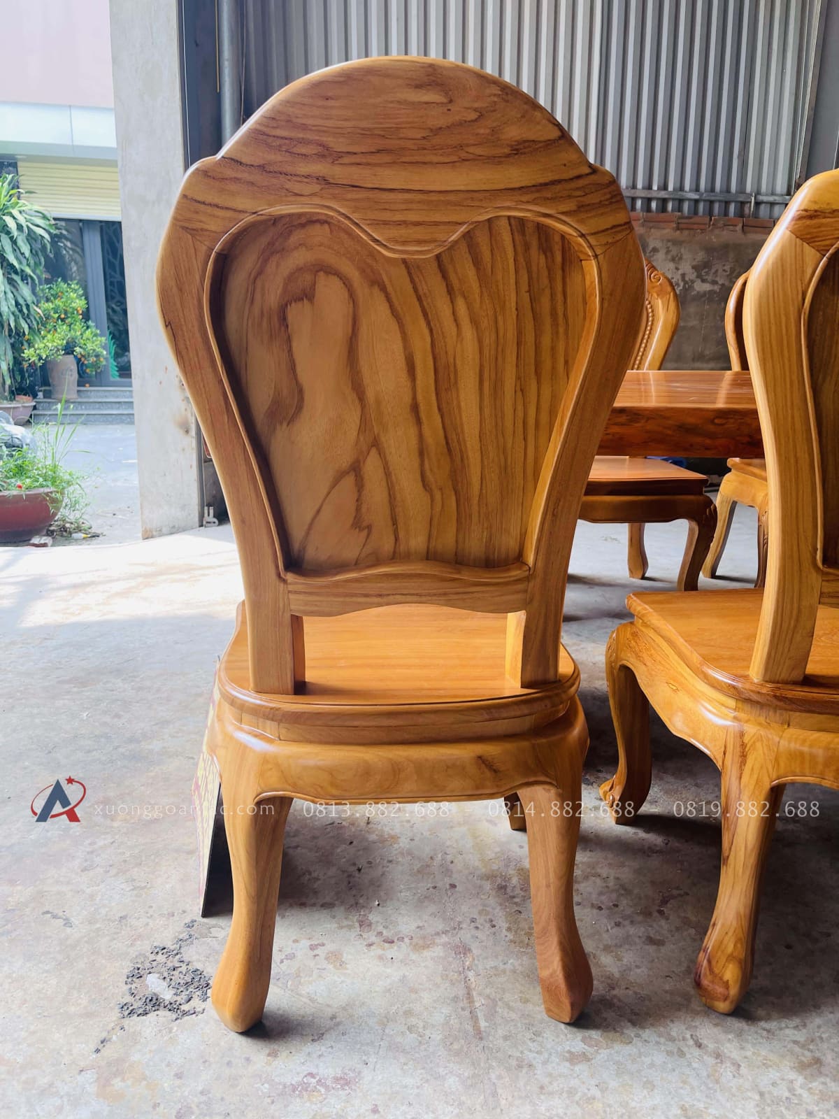 Bộ bàn ăn nguyên khối 8 ghế hoa cúc gỗ gõ đỏ hàng vip (Chú Thế, Bình Phước) 35 mặt lưng ghế ngồi hoa cúc