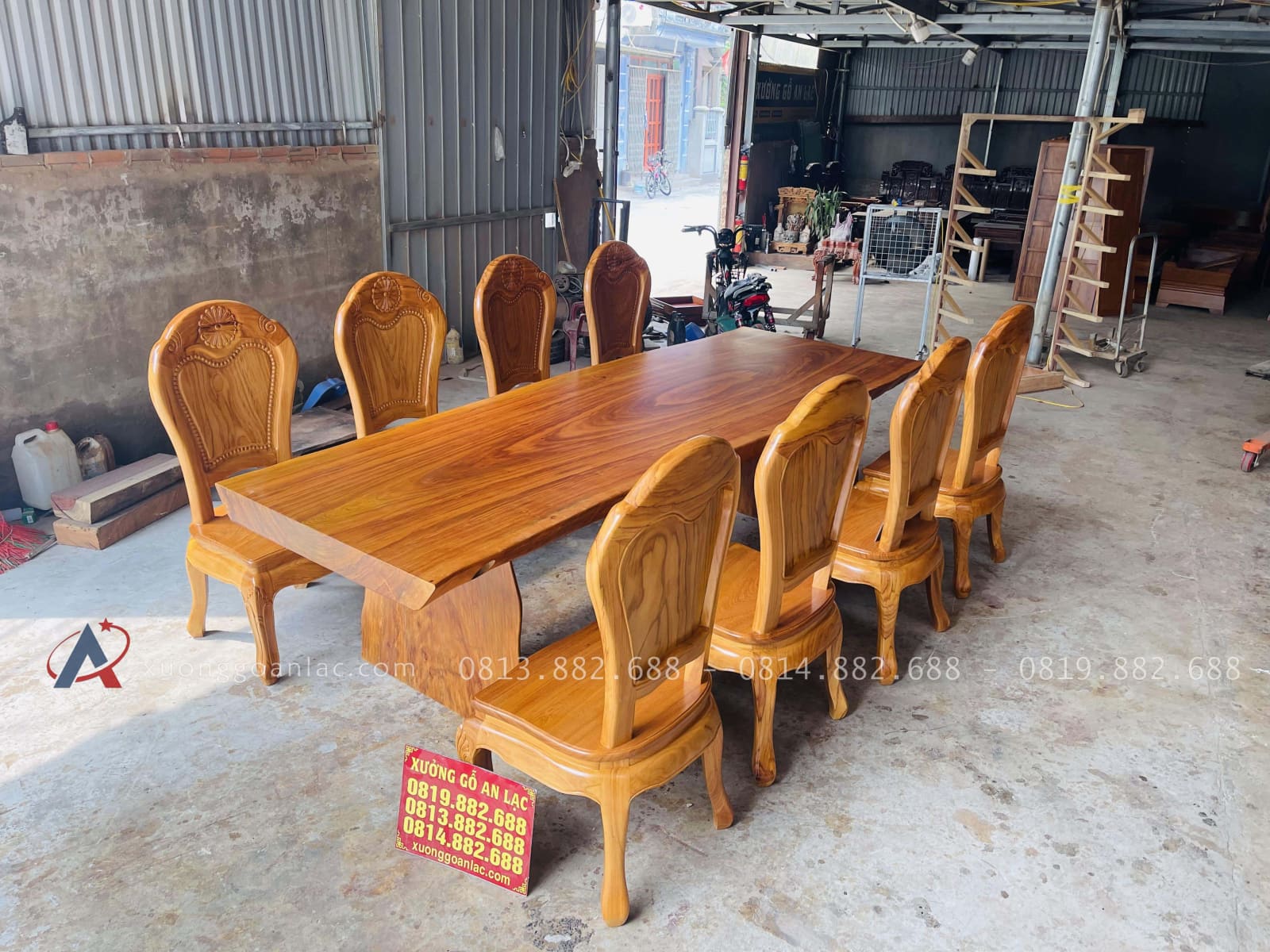 Bộ bàn ăn nguyên khối 8 ghế hoa cúc gỗ gõ đỏ hàng vip (Chú Thế, Bình Phước) 26 bộ bàn ăn 8 ghế hoành tráng