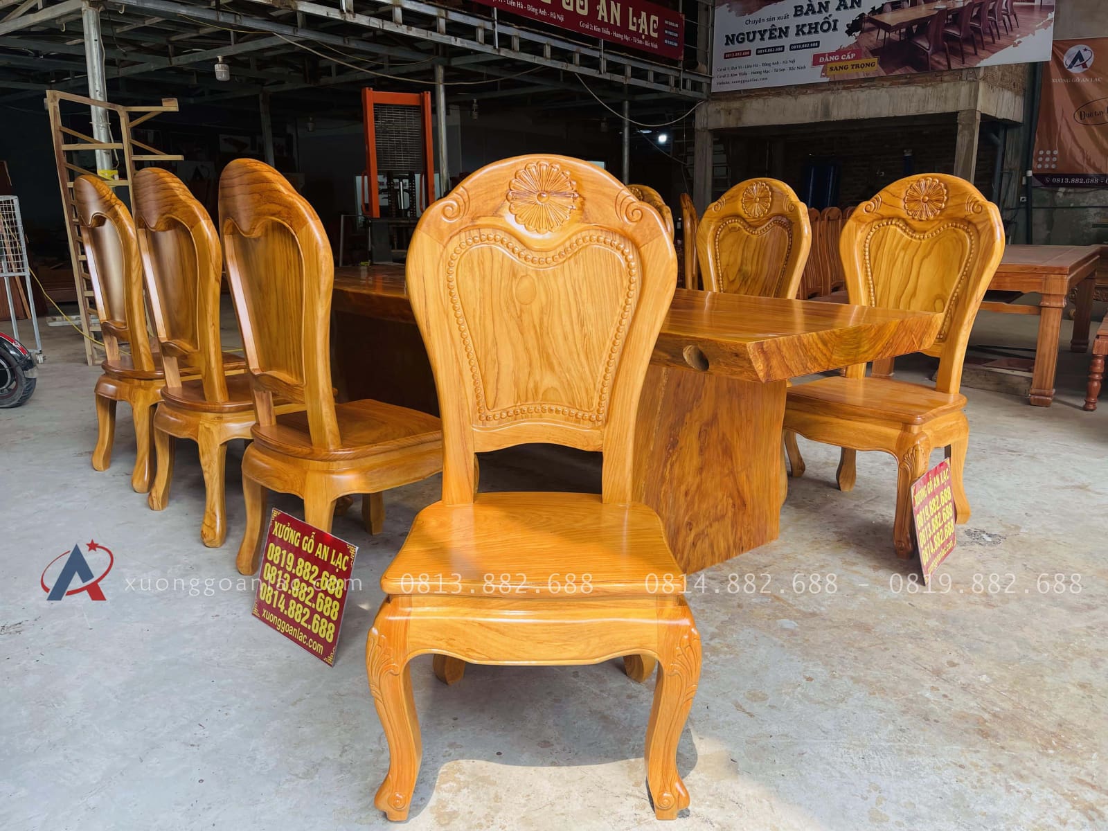 Bộ bàn ăn nguyên khối 8 ghế hoa cúc gỗ gõ đỏ hàng vip (Chú Thế, Bình Phước) 31 trọn bộ 8 ghế ngồi lưng cao không tay