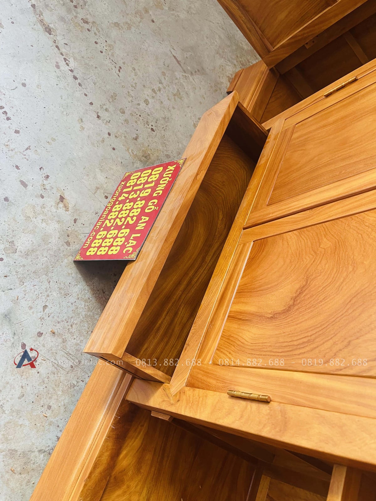 Mẫu tủ quần áo gỗ gõ đỏ hiện đại 33 ngăn kéo để đồ rộng rãi