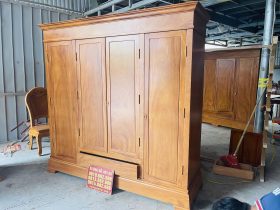 Mẫu tủ quần áo gỗ gõ đỏ hiện đại 13 tủ quần áo trơn hiện đại