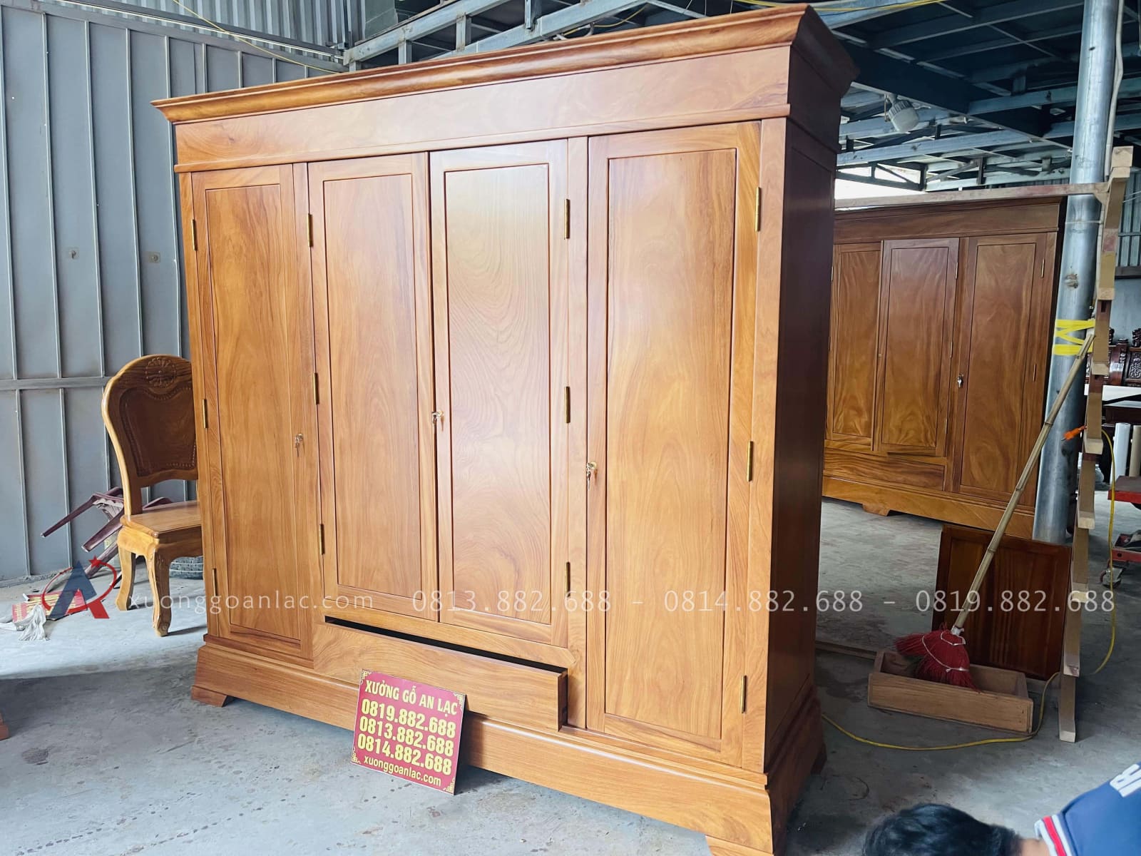Mẫu tủ quần áo gỗ gõ đỏ hiện đại 25 tủ quần áo trơn hiện đại