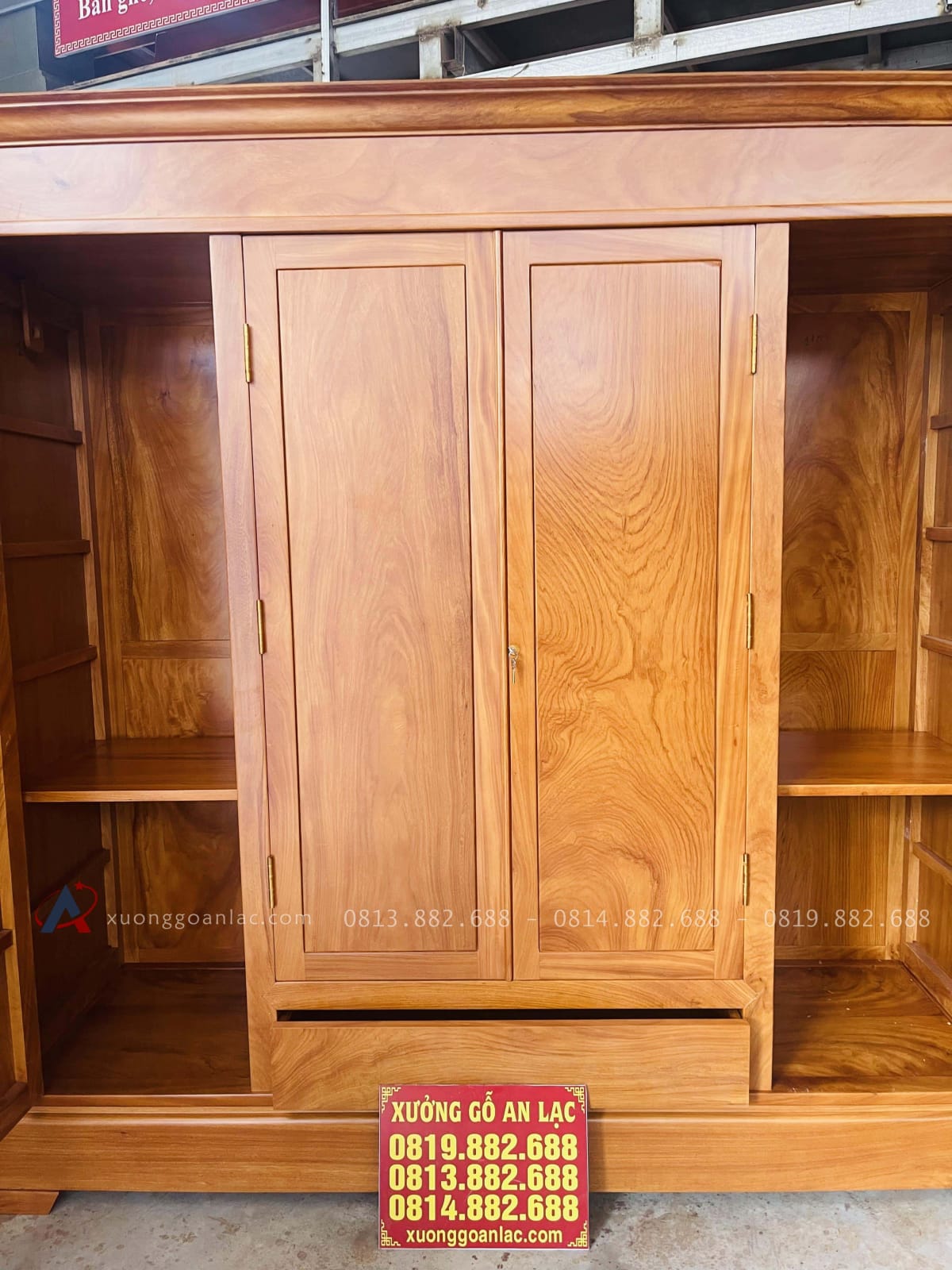 Mẫu tủ quần áo gỗ gõ đỏ hiện đại 29 mặt cánh khung tranh ván liền