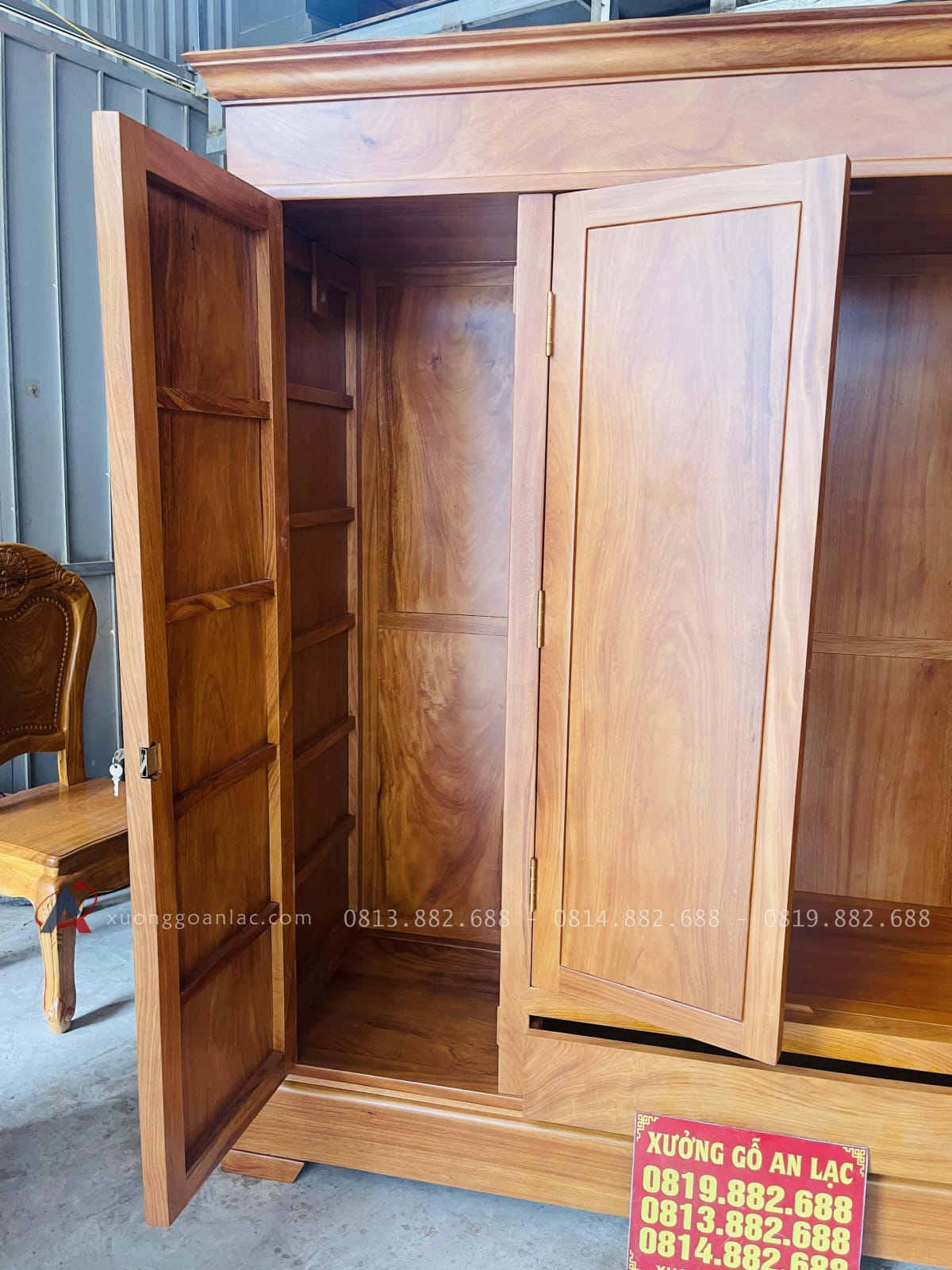 Mẫu tủ quần áo gỗ gõ đỏ hiện đại 30 Ngăn tủ cao rộng rãi